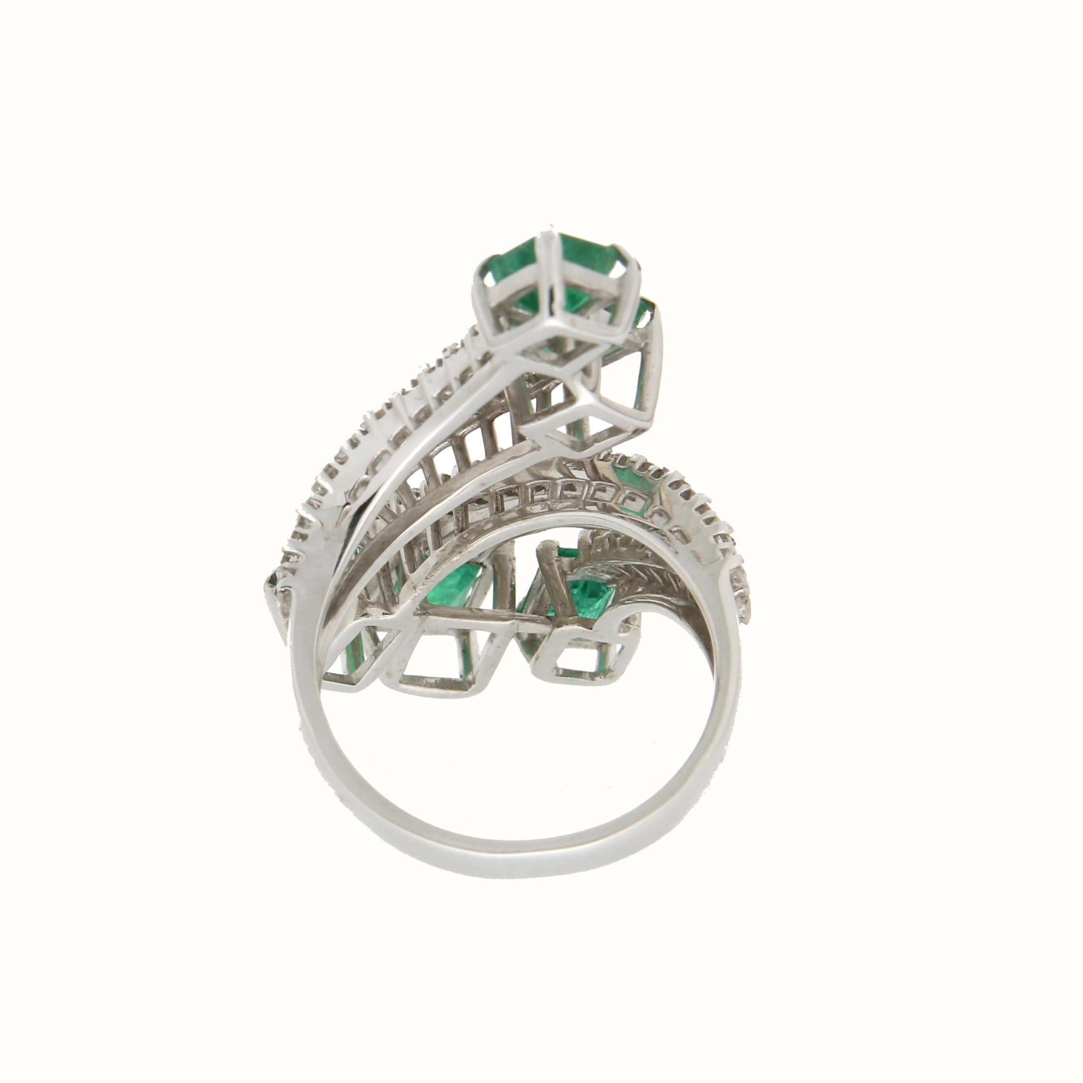 Handcraft 18 Karat White Gold Diamonds Emeralds Cocktail Ring For Sale 3