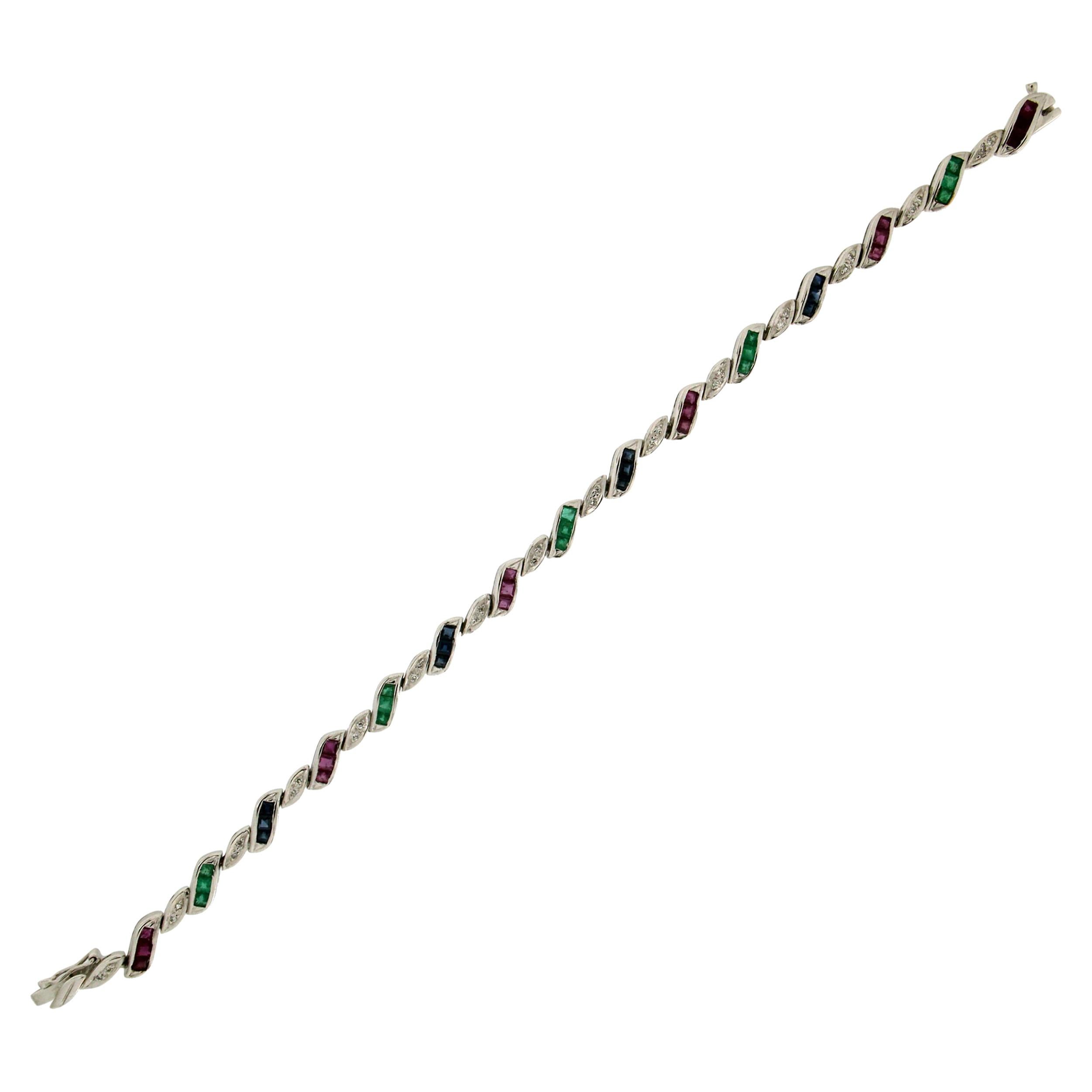 Handgefertigtes Manschettenarmband aus 18 Karat Weißgold mit Diamanten, Rubinen, Smaragden und Saphiren