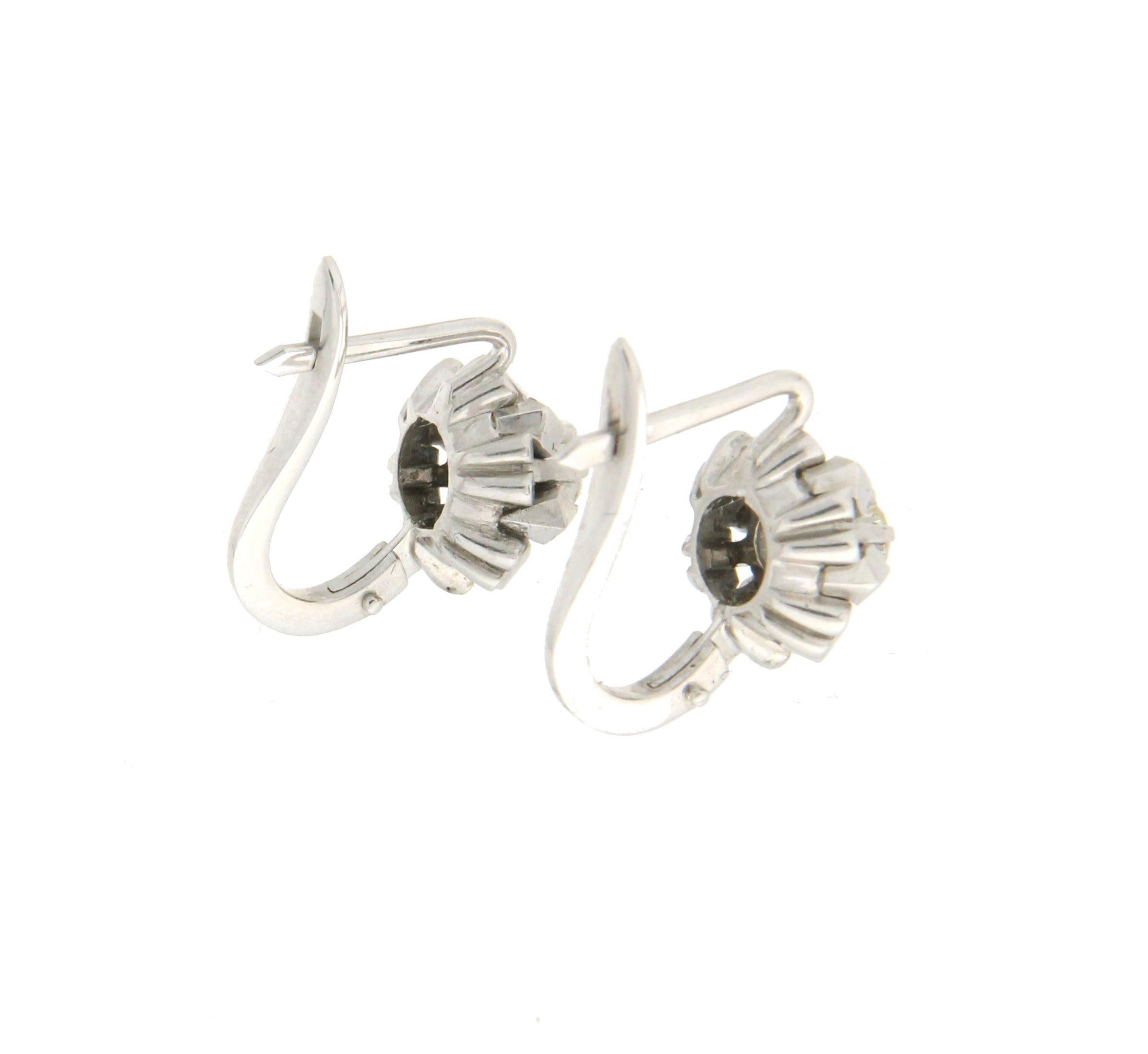 Handcraft 18 Karat White Gold Diamonds Stud Earrings In New Condition For Sale In Marcianise, IT