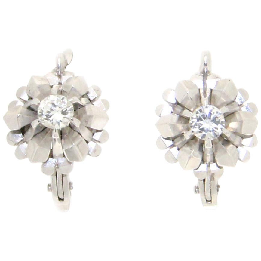 Clous d'oreilles artisanaux en or blanc 18 carats et diamants