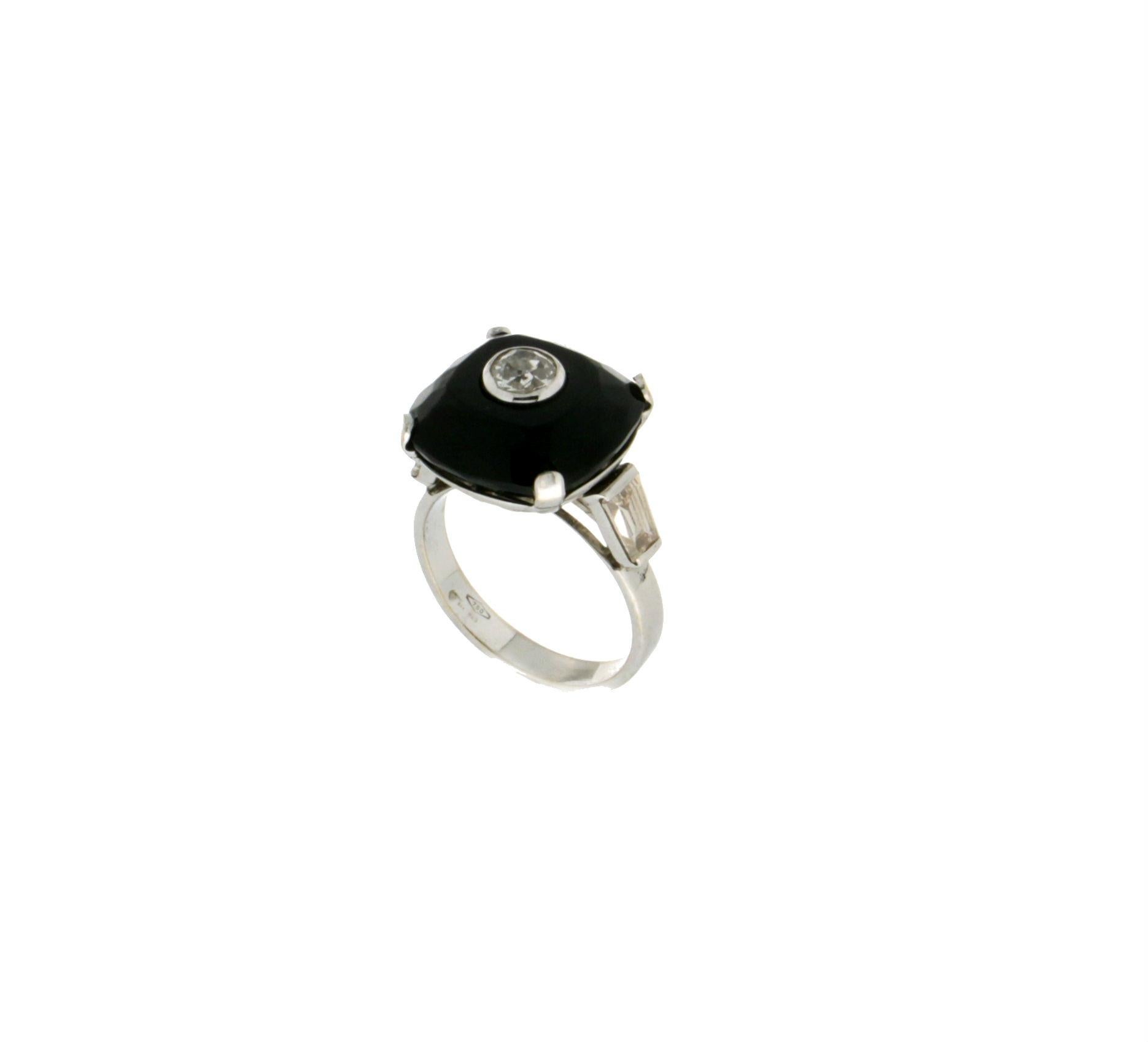 Handcraft 18 Karat White Gold Onyx and Diamond Cocktail Ring In New Condition For Sale In Marcianise, IT