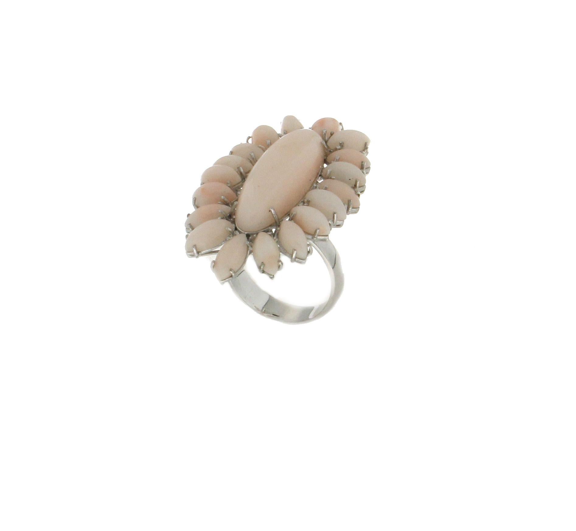 Handcraft 18 Karat White Gold Pink Coral Cocktail Ring In New Condition For Sale In Marcianise, IT