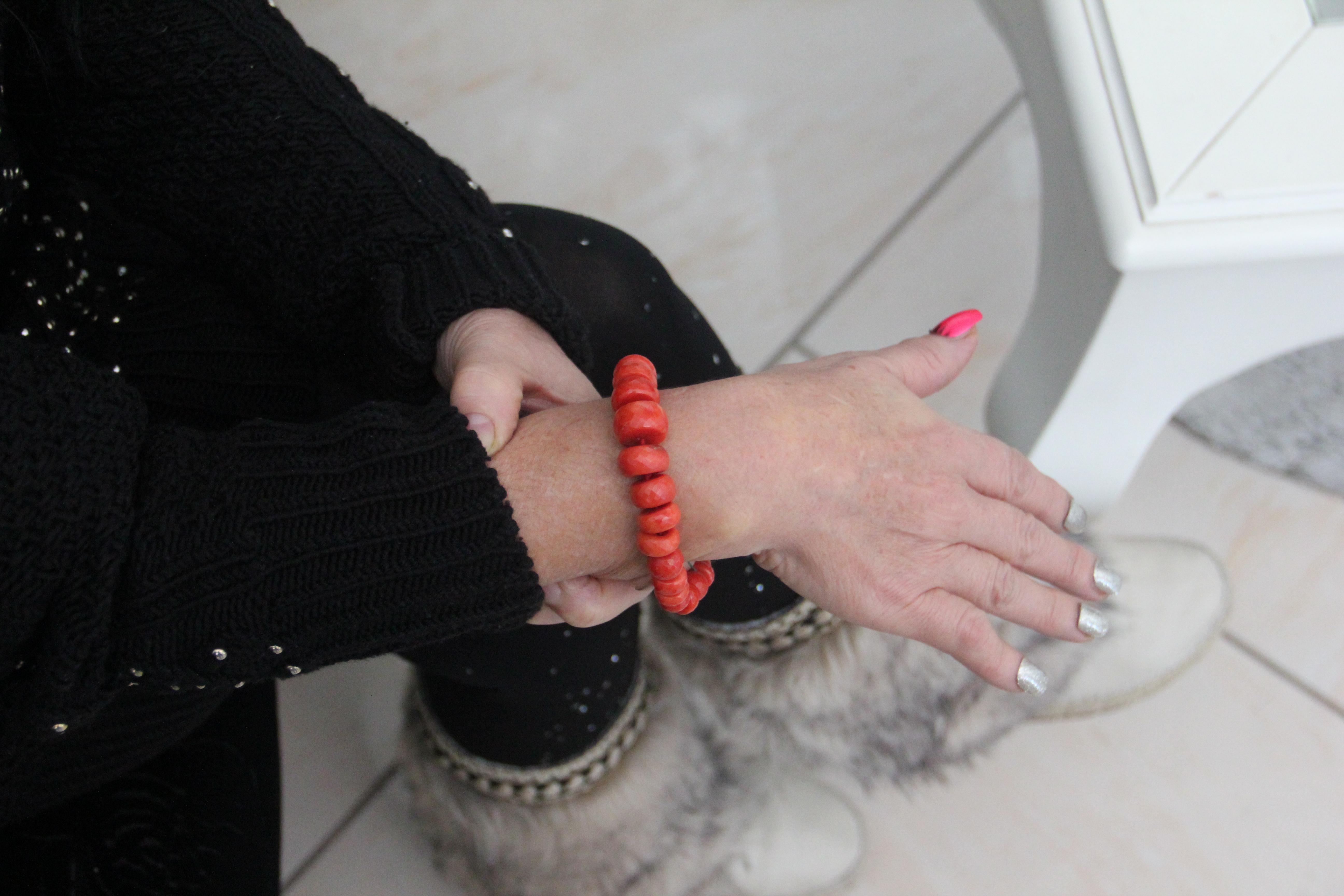 Handcraft 18 Karat Yellow Gold Coral Cuff Bracelet In New Condition In Marcianise, IT