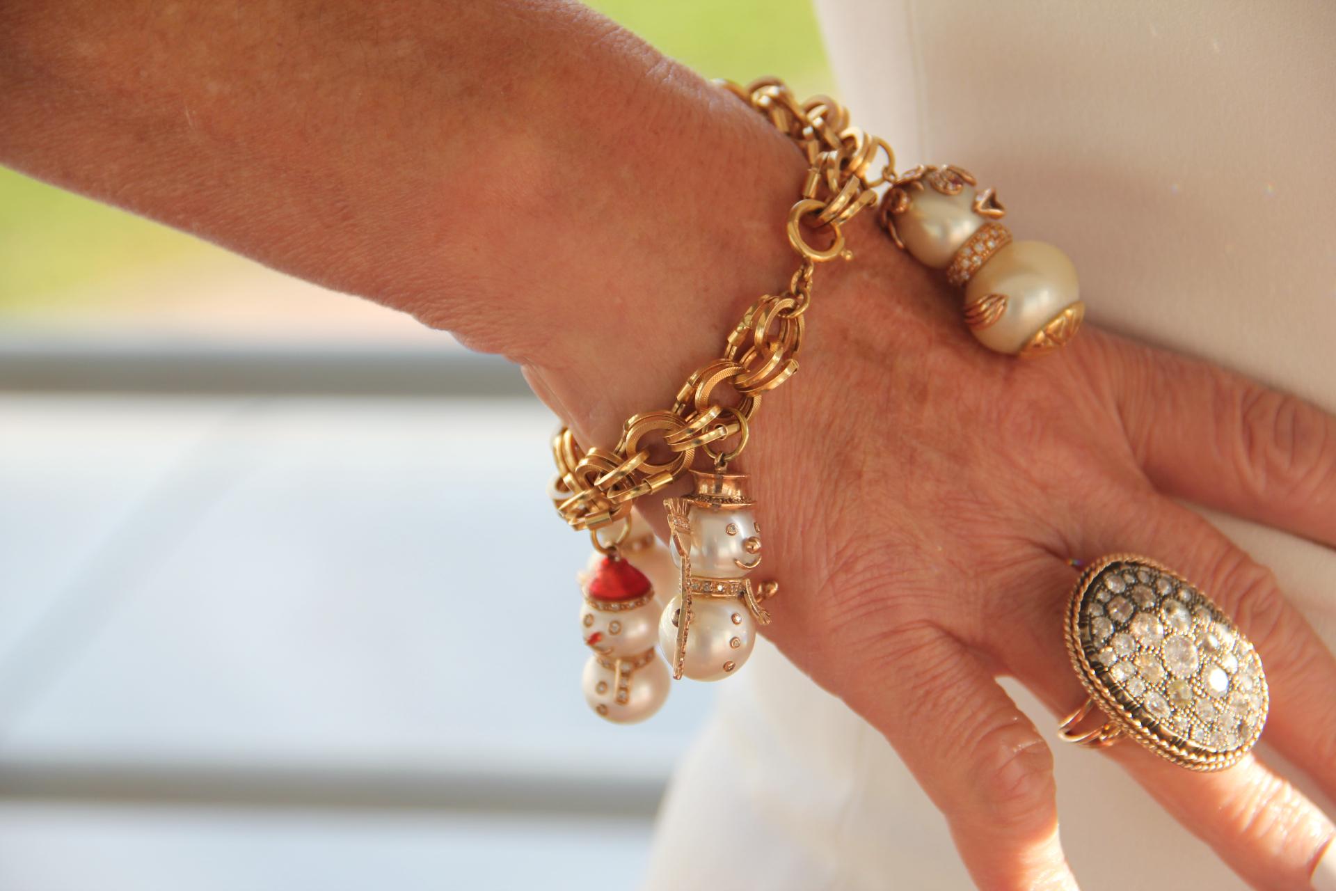 Women's or Men's Handcraft 18 Karat Yellow Gold Diamonds Pearls Charm Bracelet
