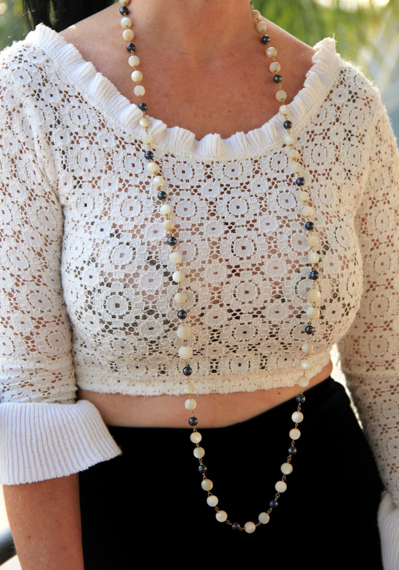Collier artisanal de perles en or jaune 18 carats avec pierre de lune et opale noire Neuf - En vente à Marcianise, IT