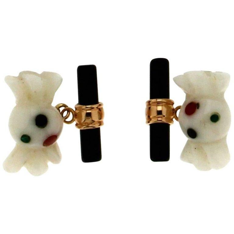 Mixed Cut Handcraft 18 Karat Yellow Gold Onyx and White Agate Cufflinks For Sale