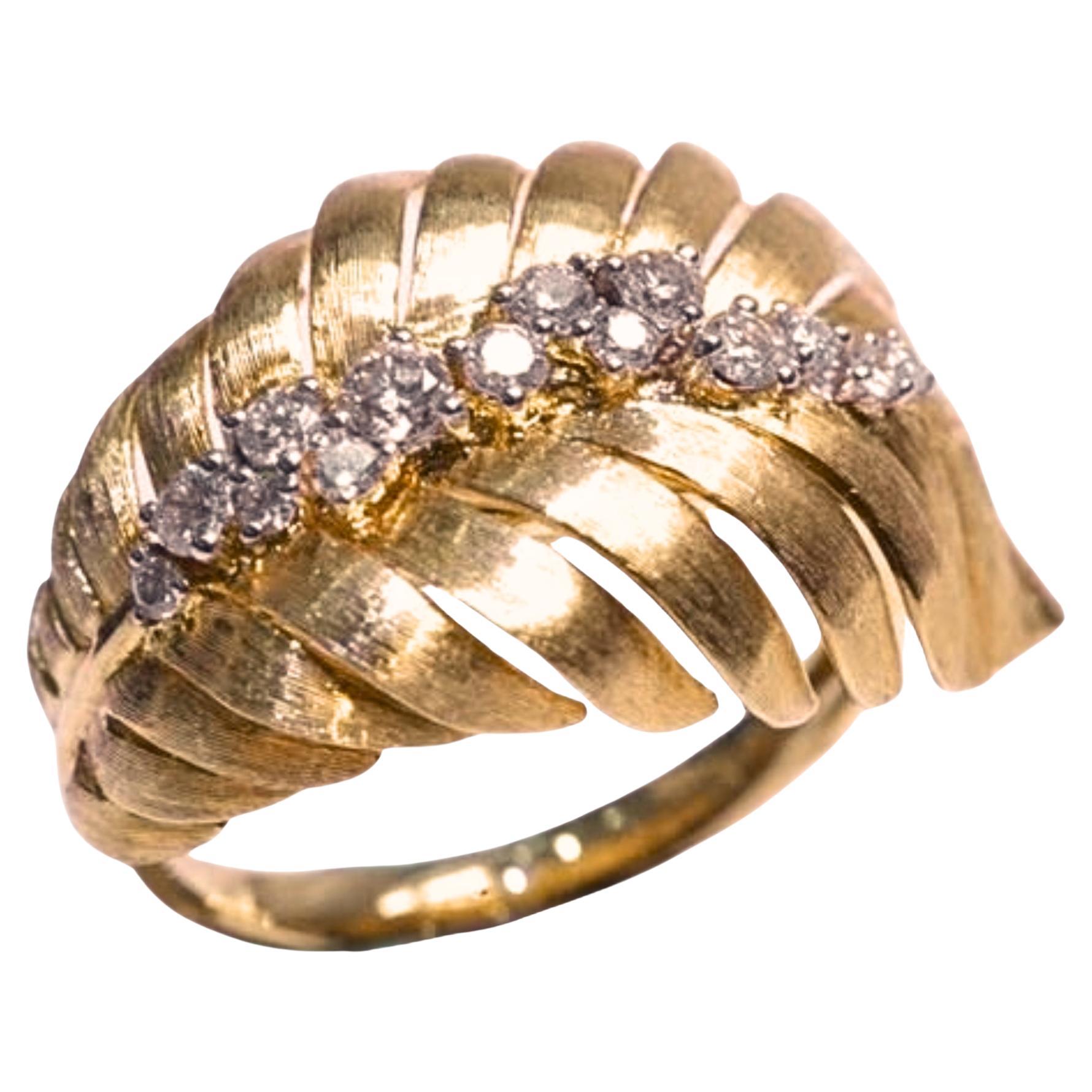 Handcraft 18K Yellow Gold Wire Leather-Shaped Ring with Diamonds
