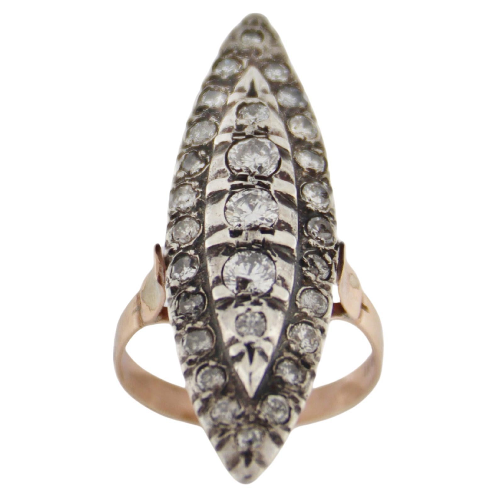Anillo de cóctel artesanal de oro amarillo de 9 quilates con diamantes