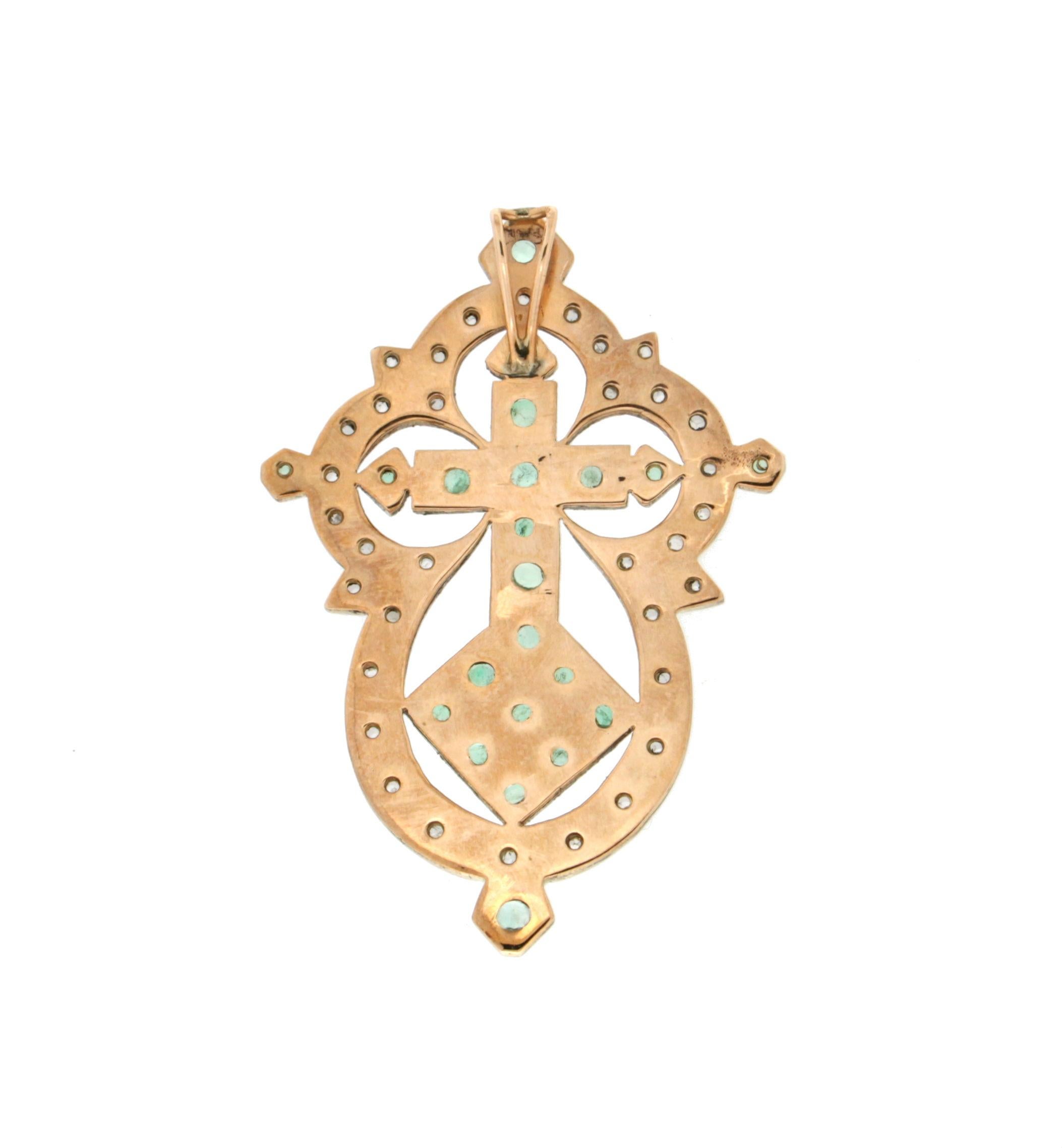 Handcraft 9 Karat Yellow Gold Diamonds Emeralds Pendant Cross Necklace In New Condition In Marcianise, IT