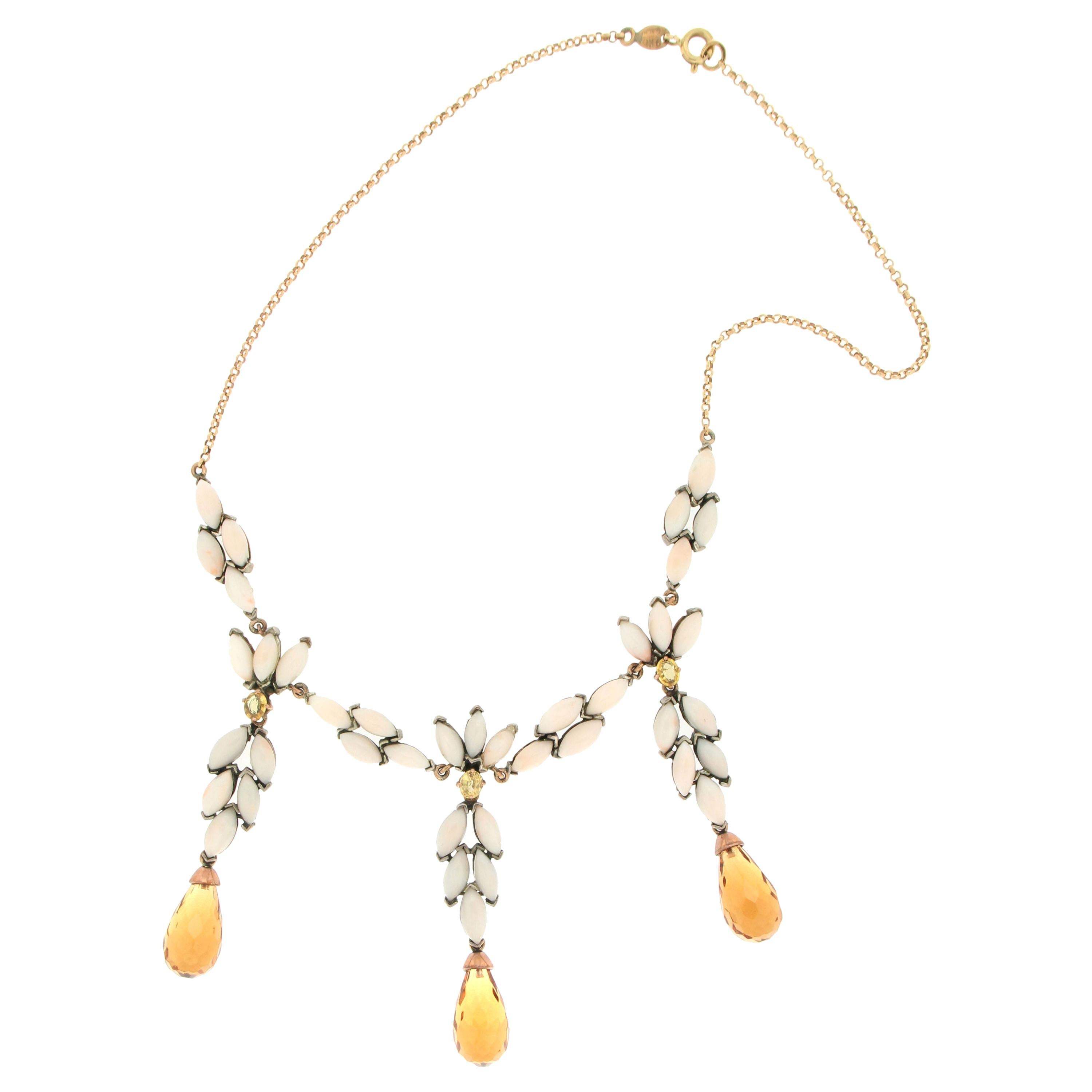 Handgefertigte Halskette aus 9 Karat Gelbgold mit Saphiren, Korallen und Citrin
