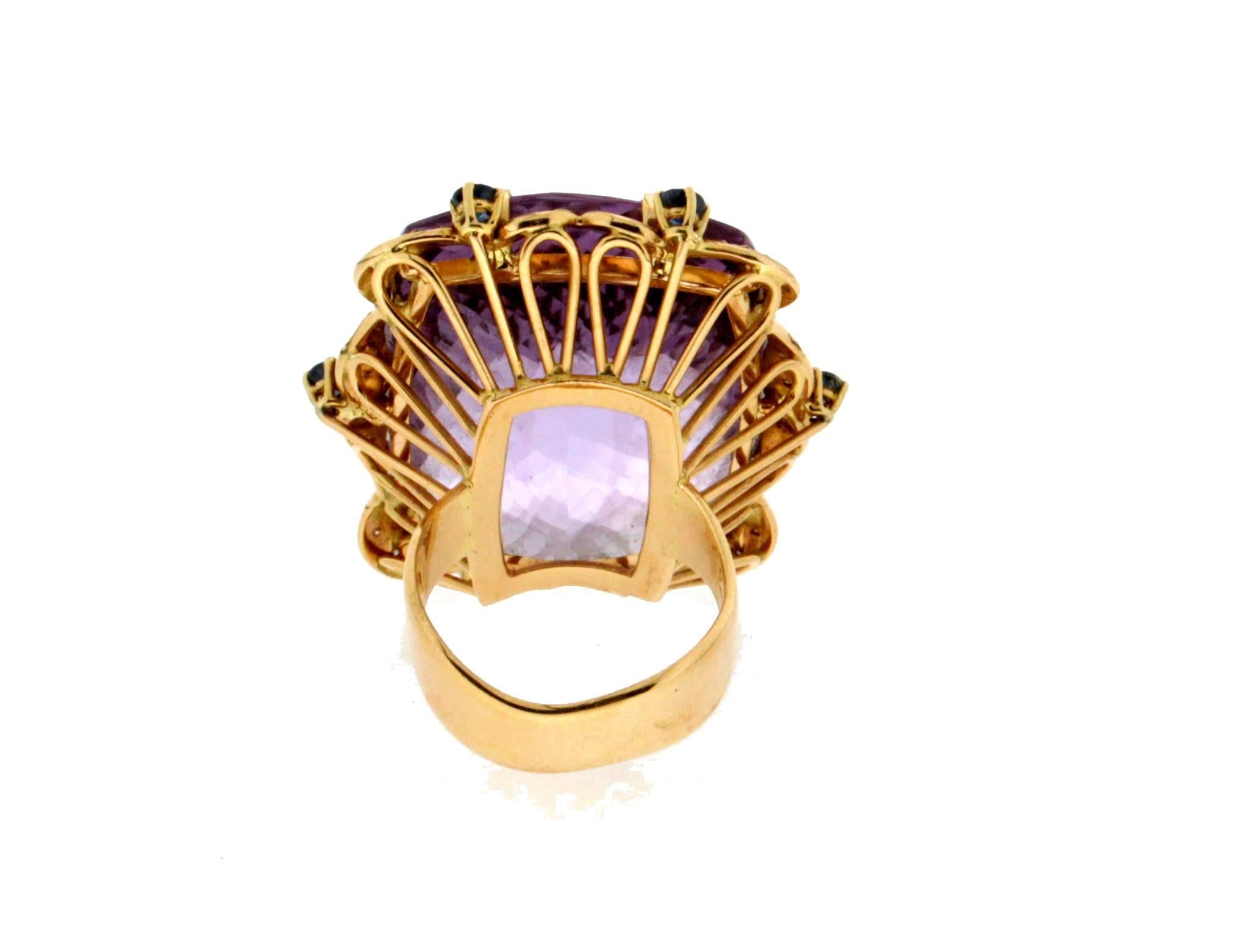 Handgefertigter Cocktail-Ring, Amethyst 18 Karat Gelbgold Diamanten Saphiren im Angebot 2