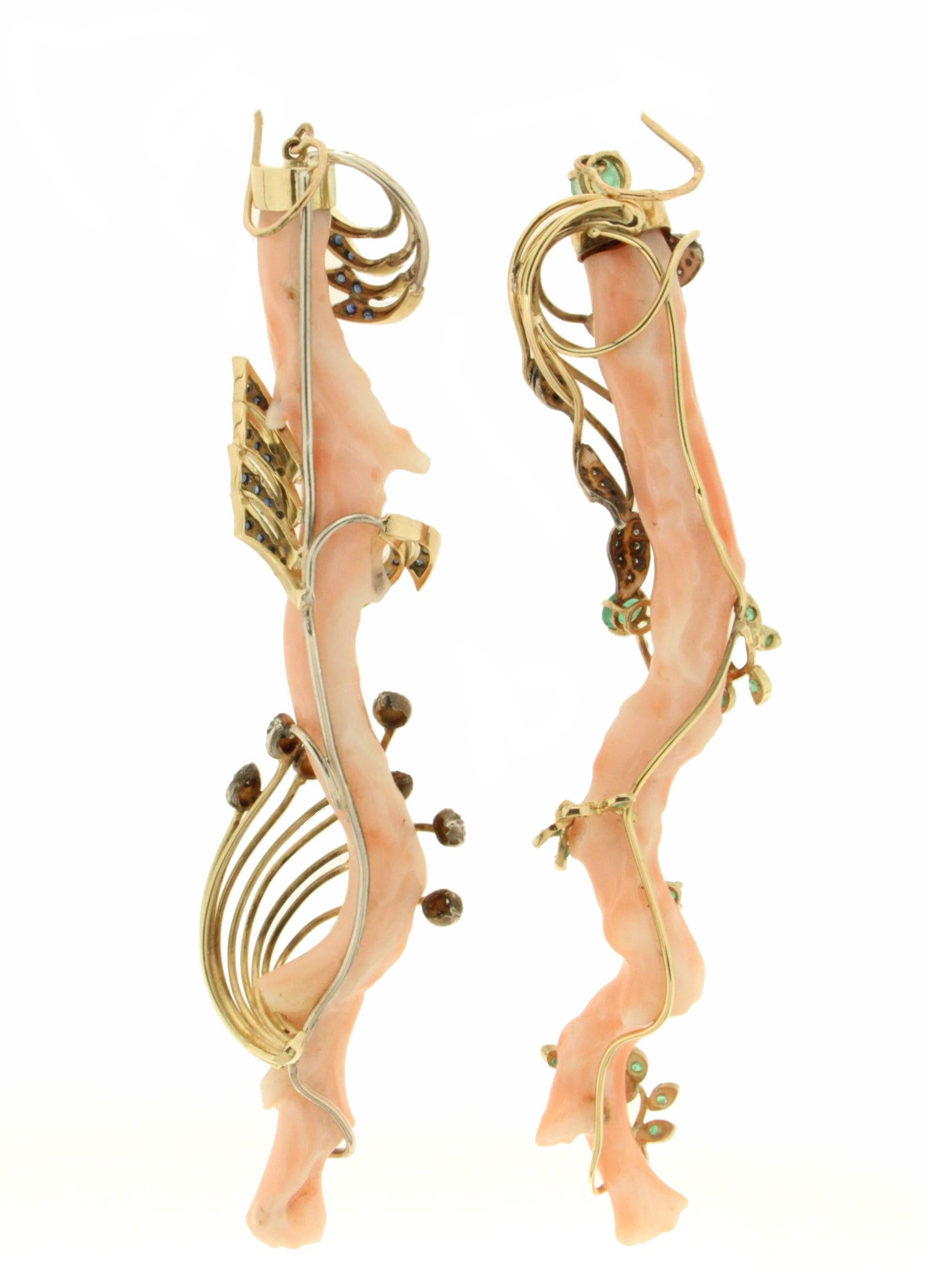 Handgefertigte Ohrgehänge aus 14 Karat Gelbgold mit Engelshaut-Korallenzweigen im Zustand „Neu“ im Angebot in Marcianise, IT