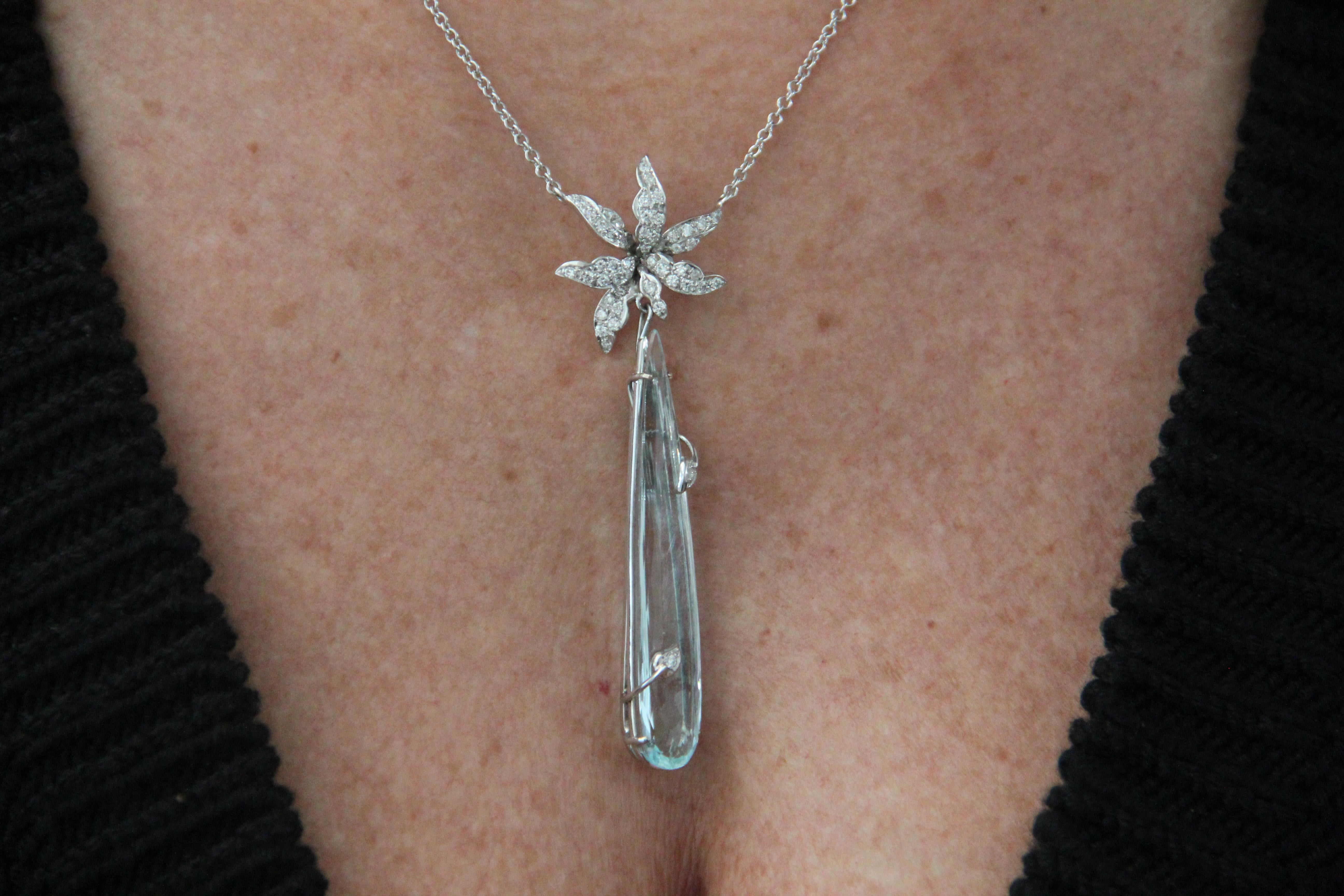 Collana artigianale con acquamarina e diamanti in oro bianco 18 carati in vendita 3