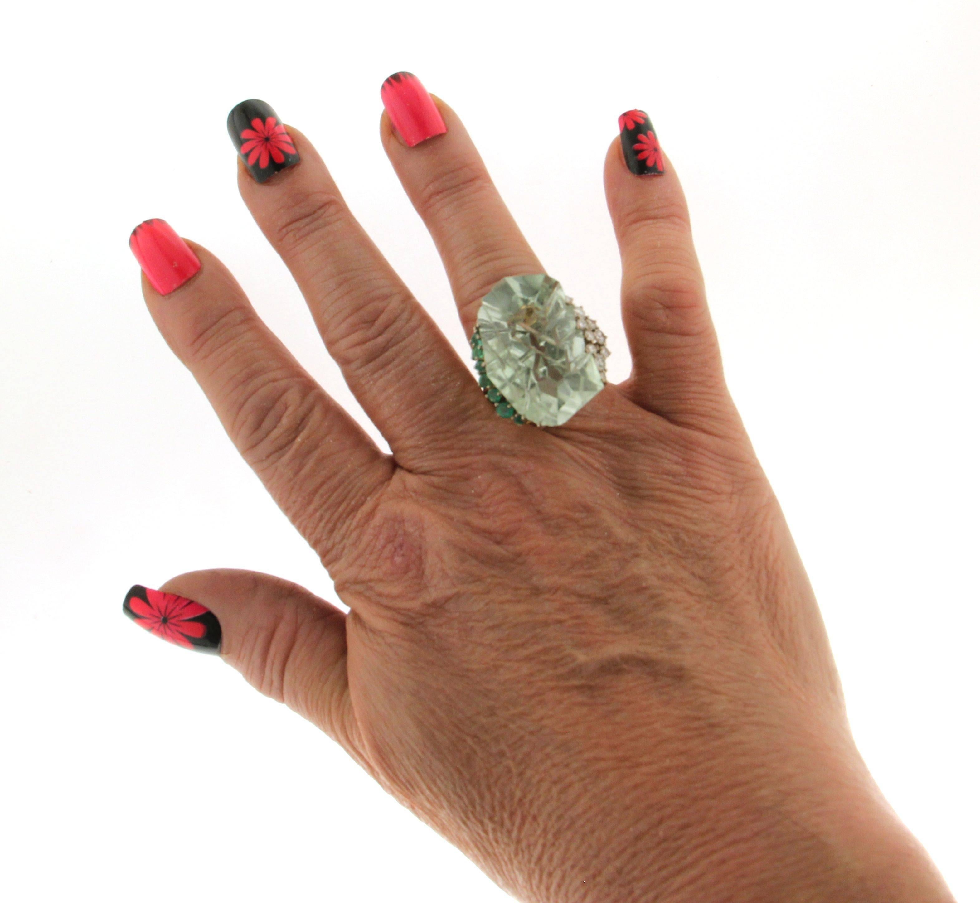 Handcraft Aquamarine 18 Karat Yellow Gold Diamonds Emeralds Cocktail Ring In New Condition For Sale In Marcianise, IT