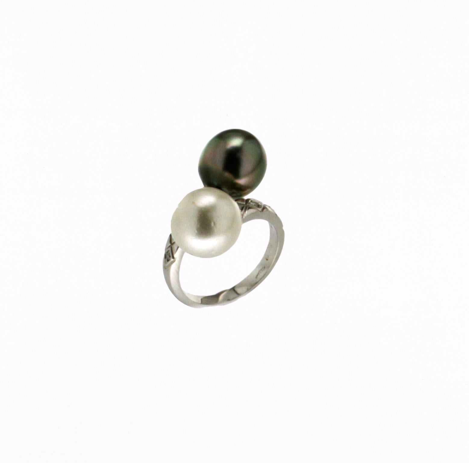 Brilliant Cut Handcraft Australian and Tahiti Pearl 18 Karat White Gold Diamonds Cocktail Ring For Sale