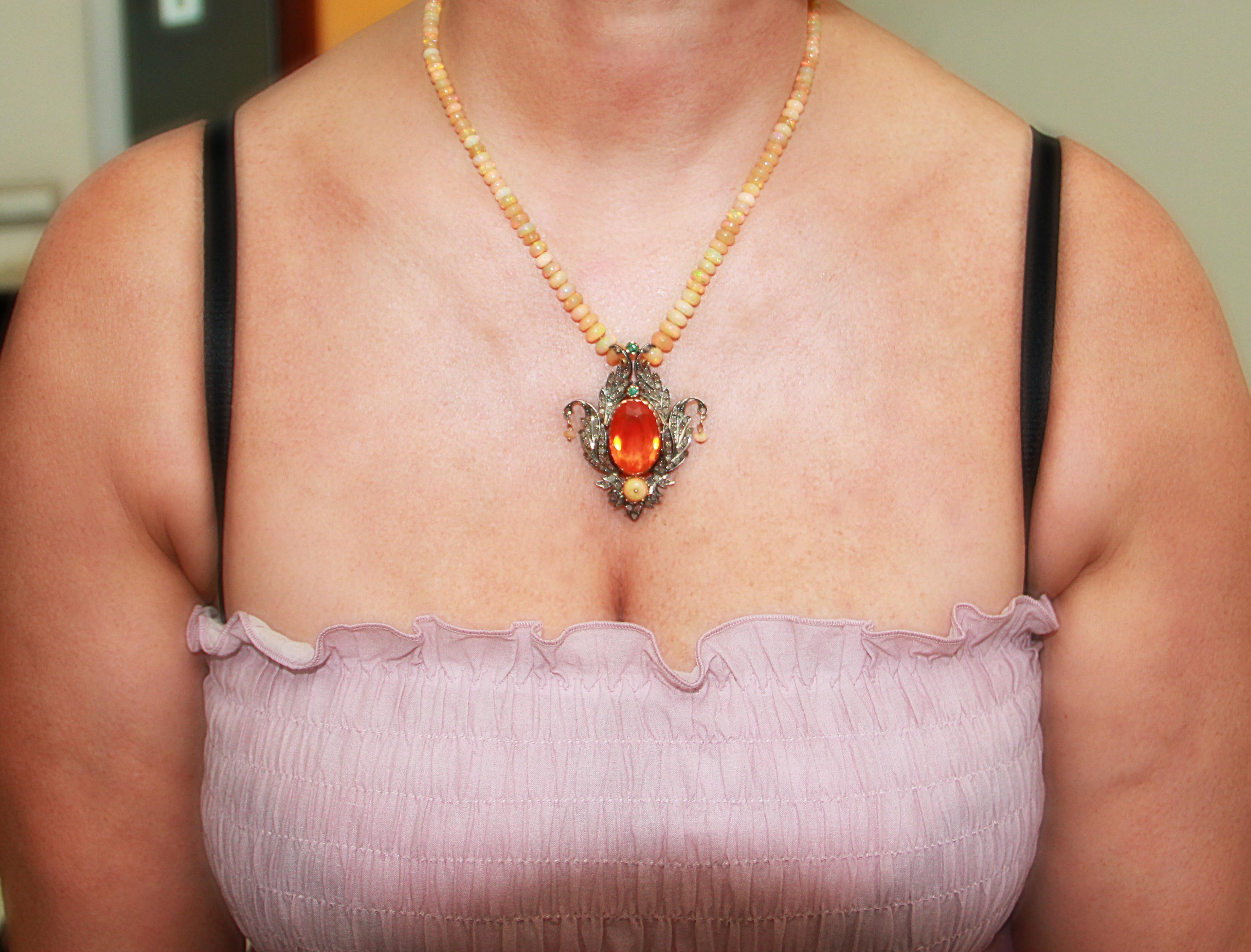 Artisan Handcraft Australian Opal 14 Karat Yellow Gold Fire Opal Necklace For Sale