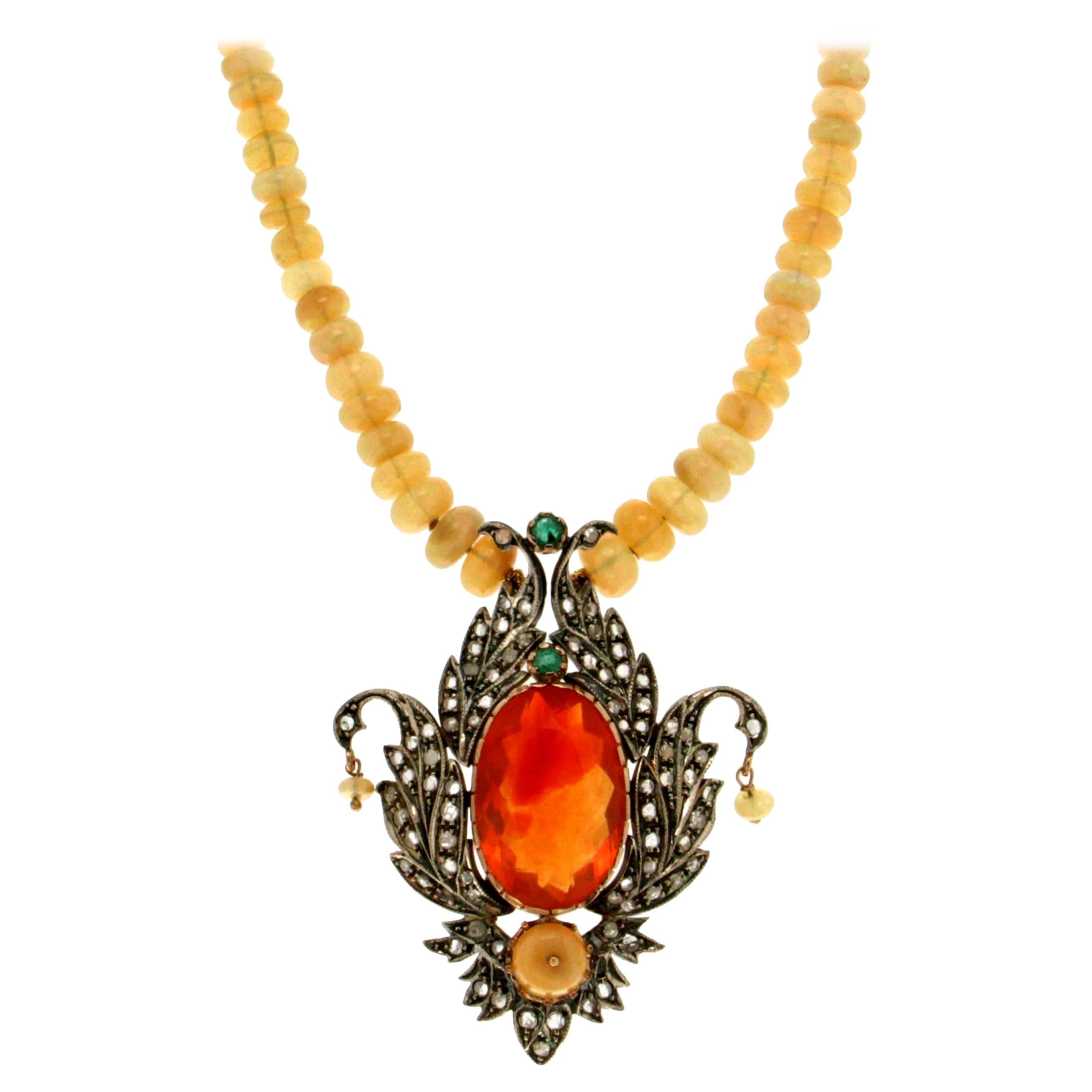 Collier artisanal en or jaune 14 carats avec opale d'Australie et opale de feu