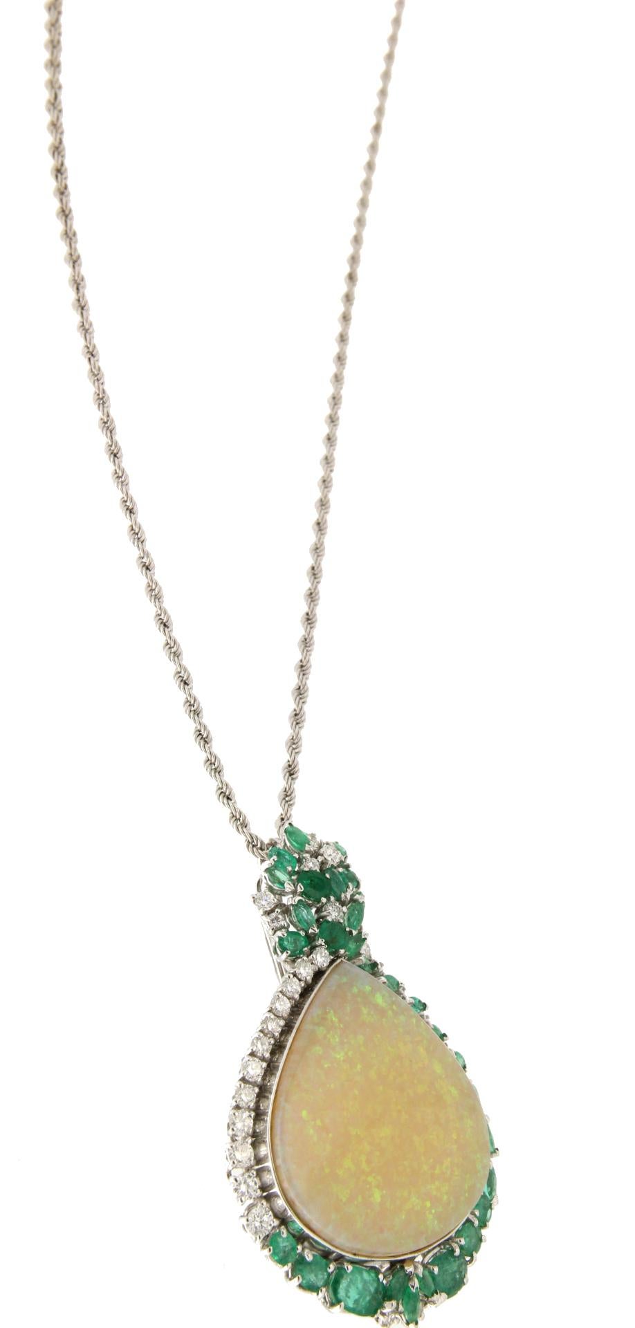 Handcraft Australian Opal 18 Karat White Gold Diamonds Emeralds Pendant Necklace In New Condition For Sale In Marcianise, IT