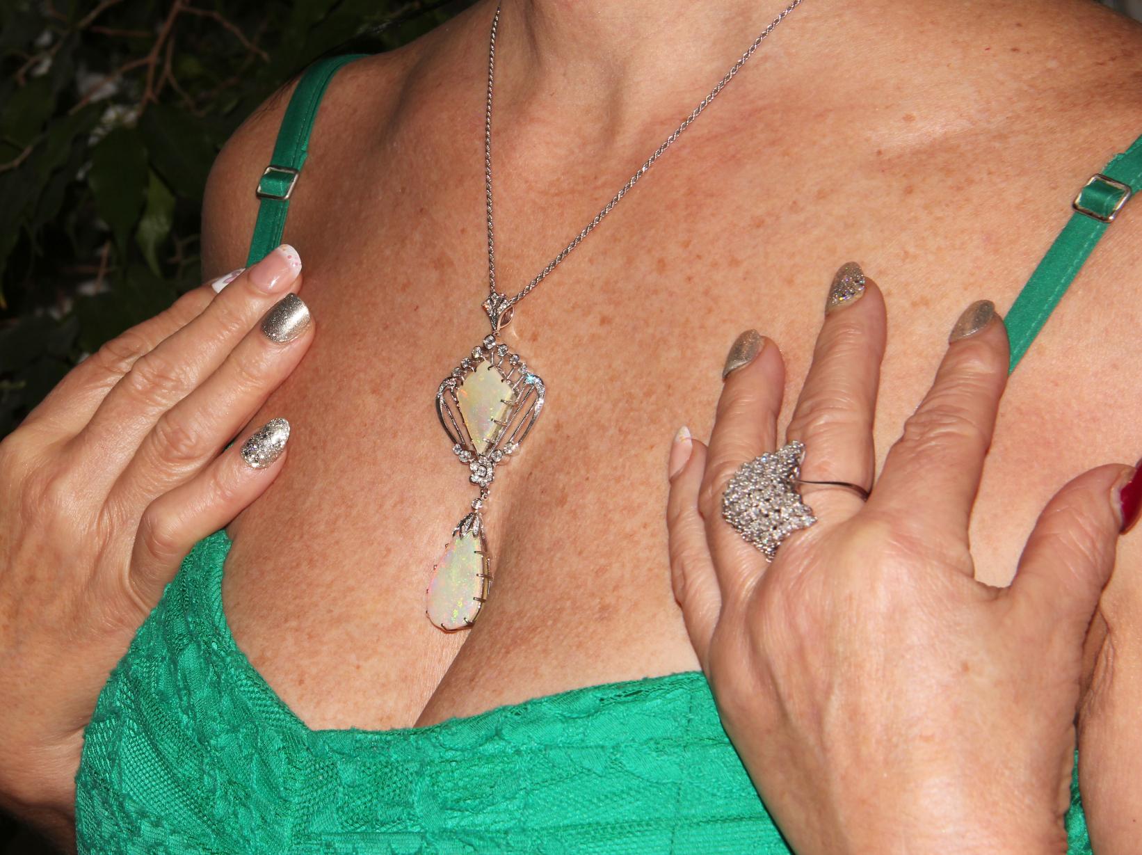 Handcraft Australian Opal 18 Karat White Gold Diamonds Pendant Necklace For Sale 1