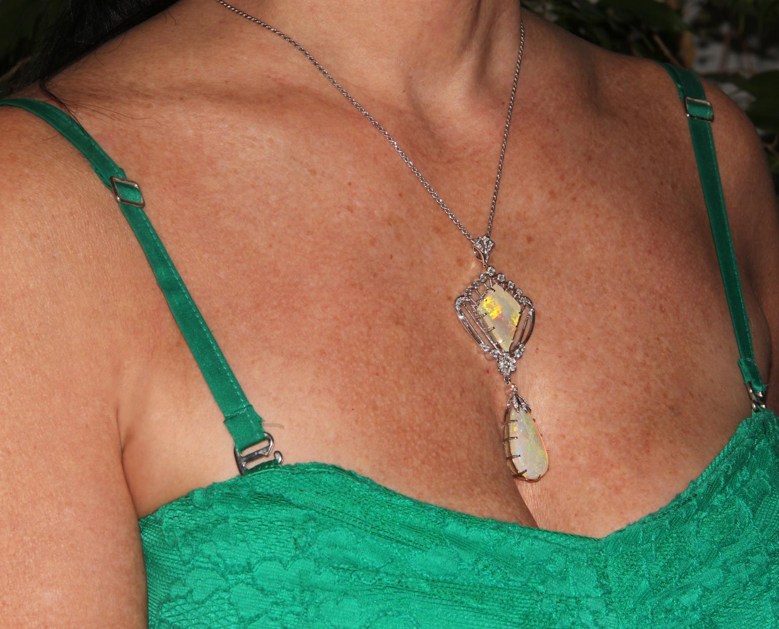 Handcraft Australian Opal 18 Karat White Gold Diamonds Pendant Necklace For Sale 2