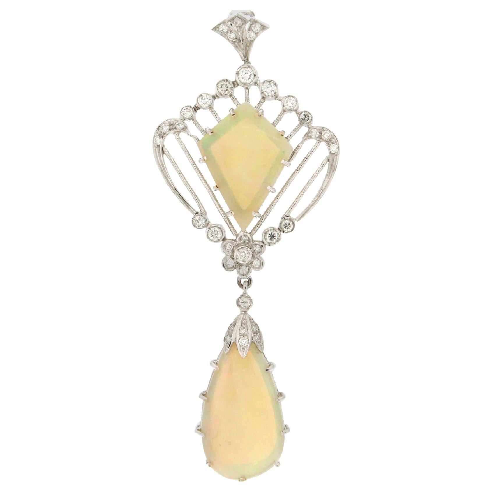 Halskette mit Anhänger, australischer Opal, 18 Karat Weißgold, Diamanten
