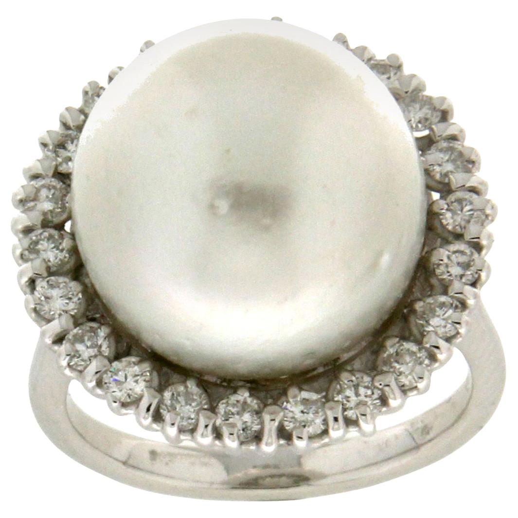 Anillo de cóctel artesanal de perlas australianas y diamantes en oro blanco de 18 quilates