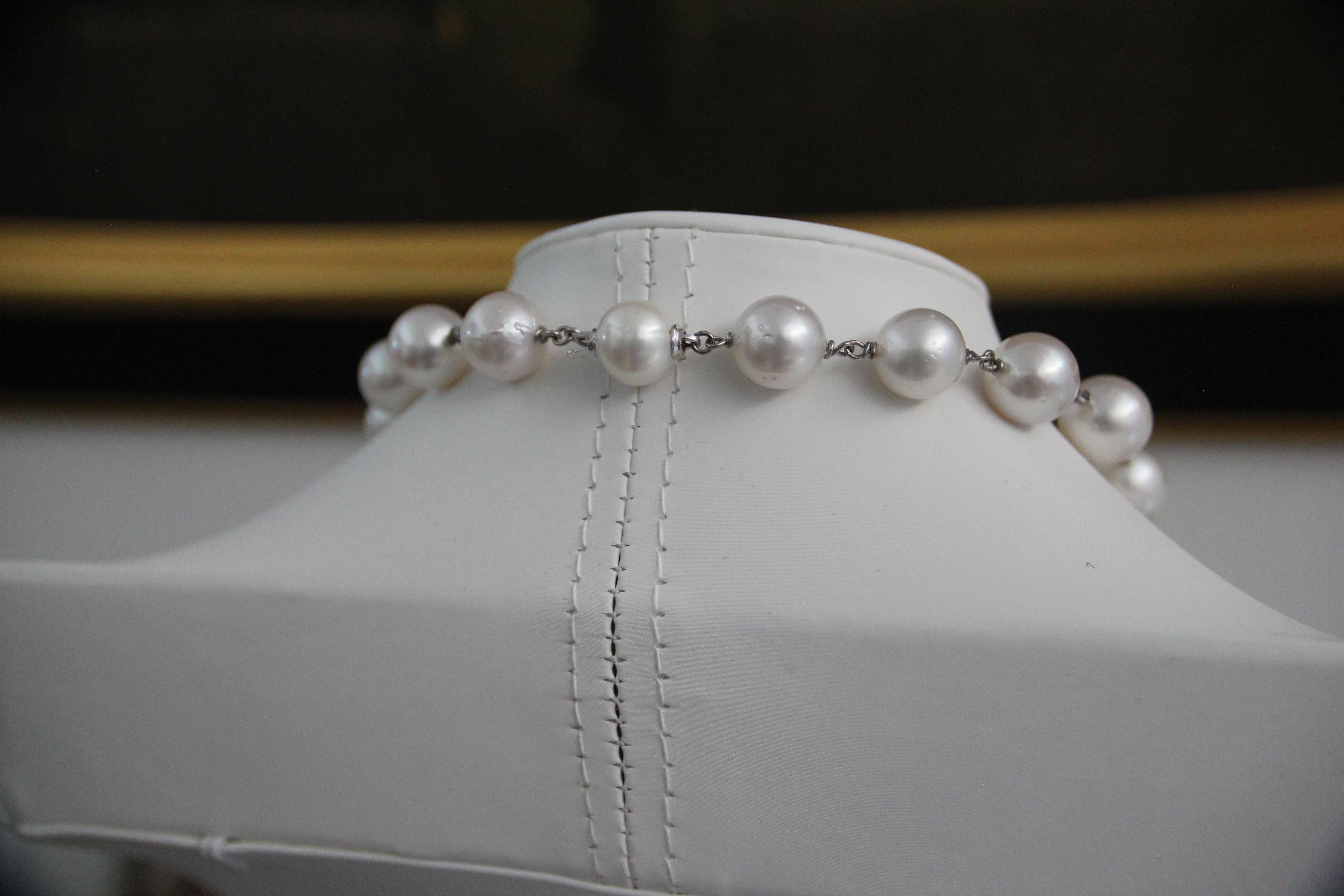 Handcraft Australian Pearls 18 Karat White Gold Diamonds Choker Necklace For Sale 3
