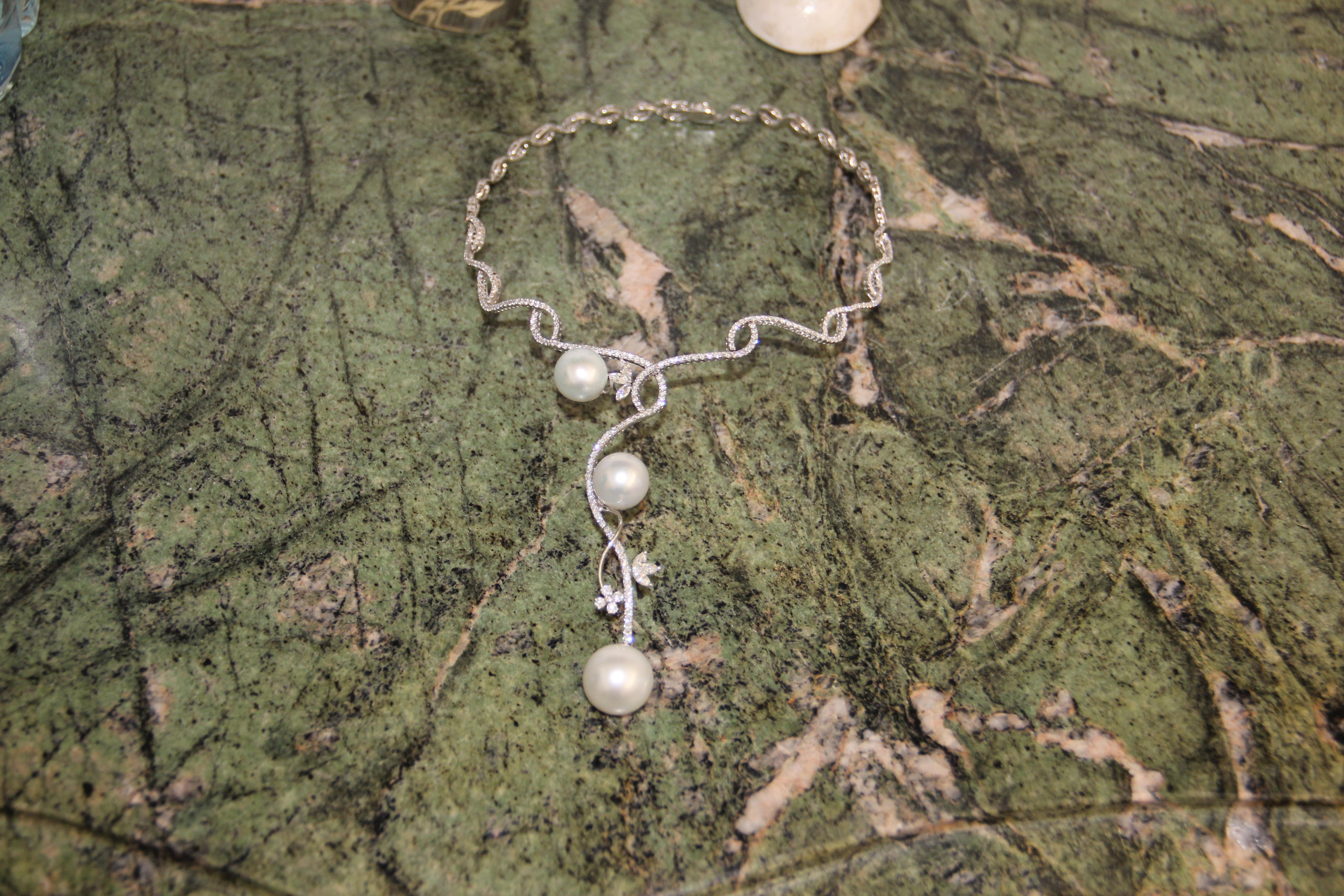 Handcraft Australian Pearls 18 Karat White Gold Diamonds Choker Necklace For Sale 1