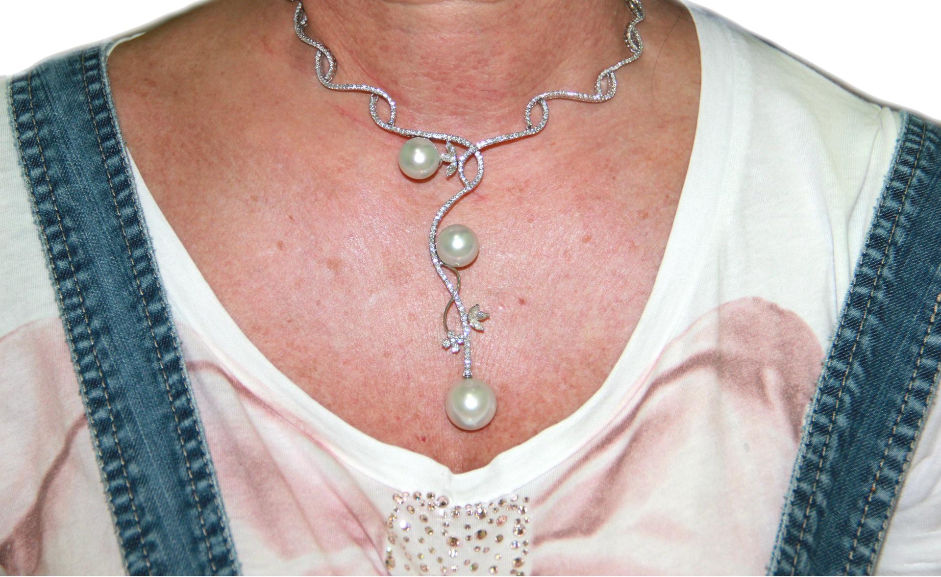 Handcraft Australian Pearls 18 Karat White Gold Diamonds Choker Necklace For Sale 10