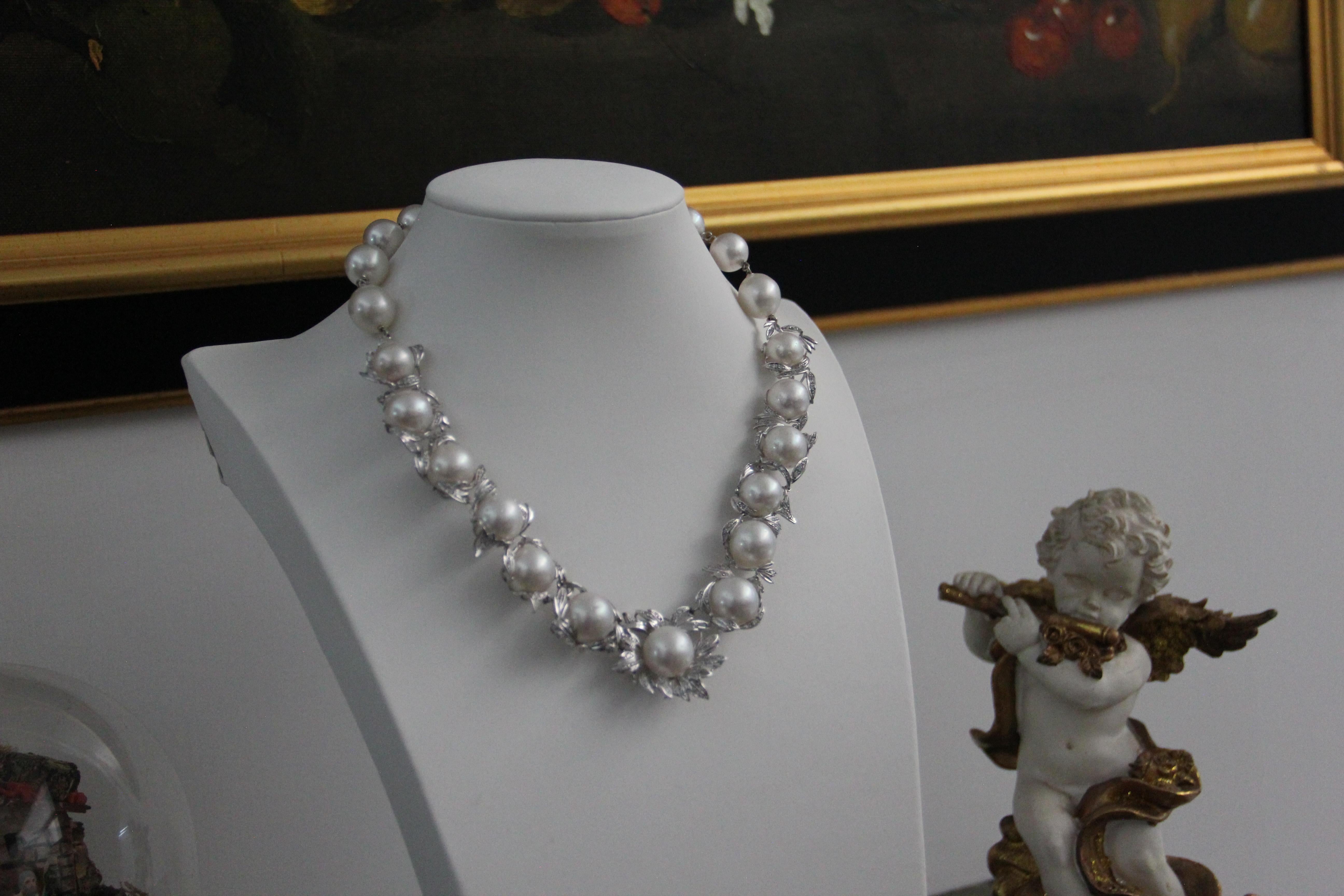 Taille brillant Collier ras du cou en or blanc 18 carats avec diamants et perles d'Australie Handcraft en vente