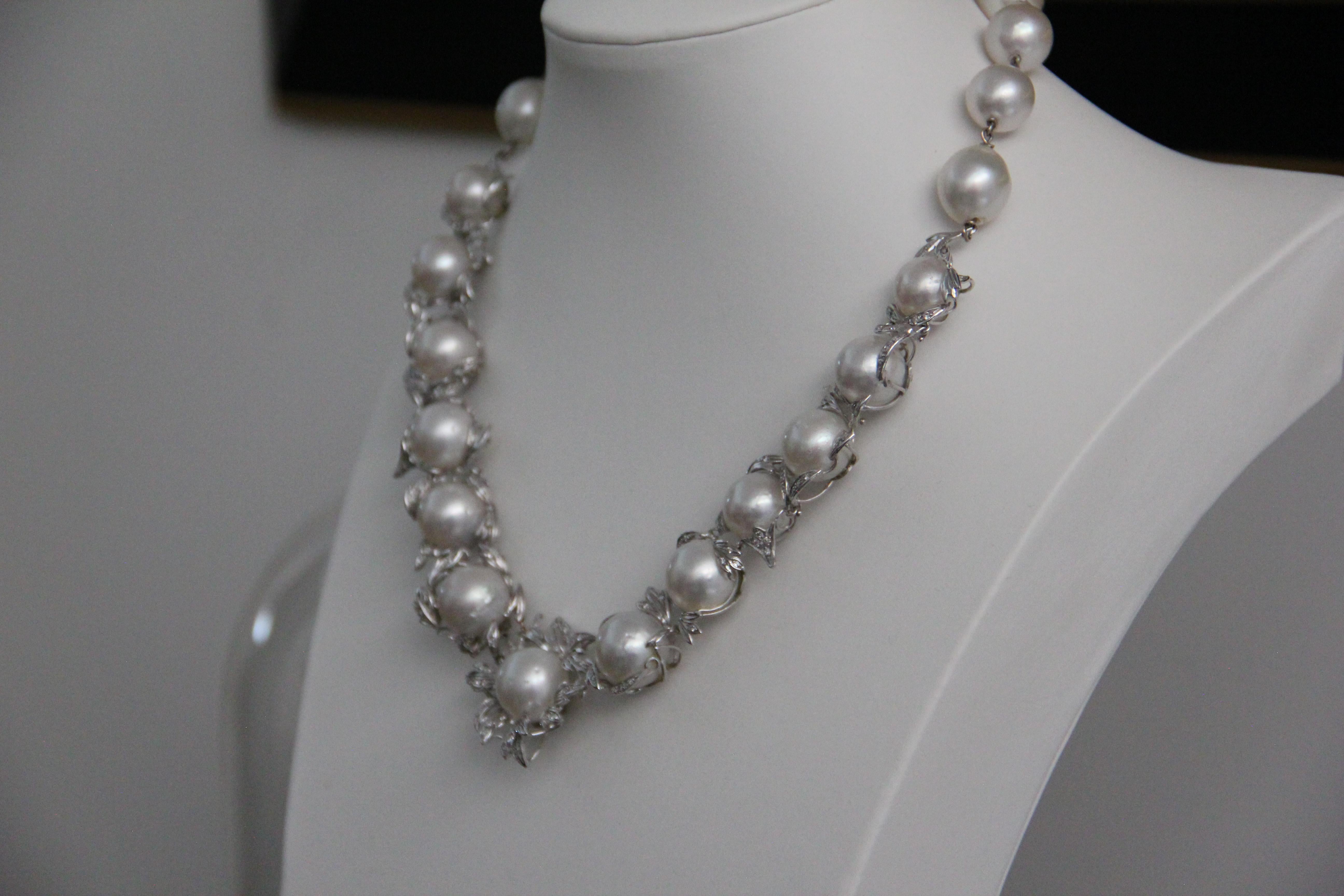 Collier ras du cou en or blanc 18 carats avec diamants et perles d'Australie Handcraft en vente 2