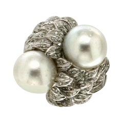 Anillo de cóctel artesanal de perlas australianas y diamantes en oro blanco de 18 quilates