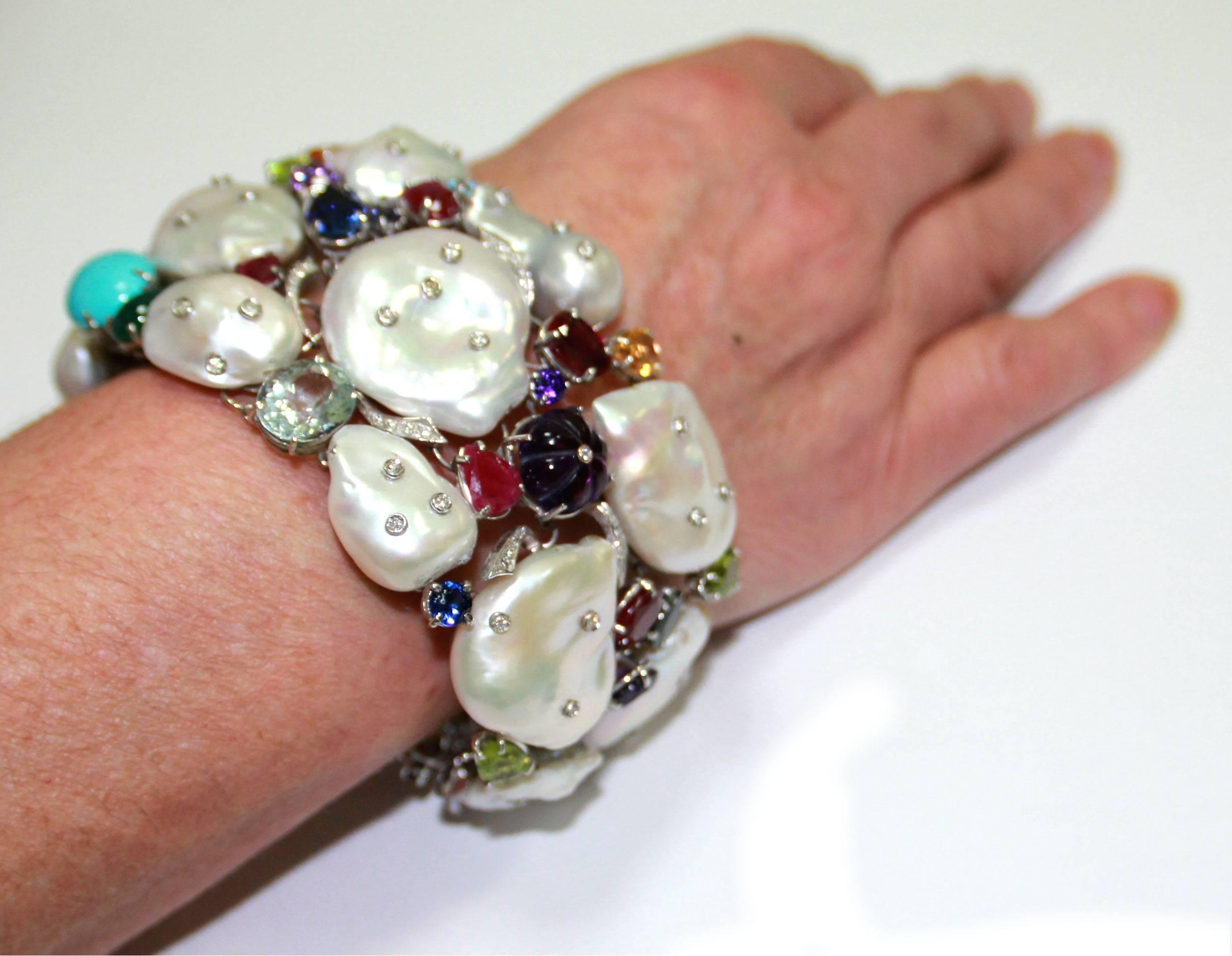 Handgefertigtes Armband aus 18 Karat Weißgold mit australischen Perlen und Diamanten im Angebot 3