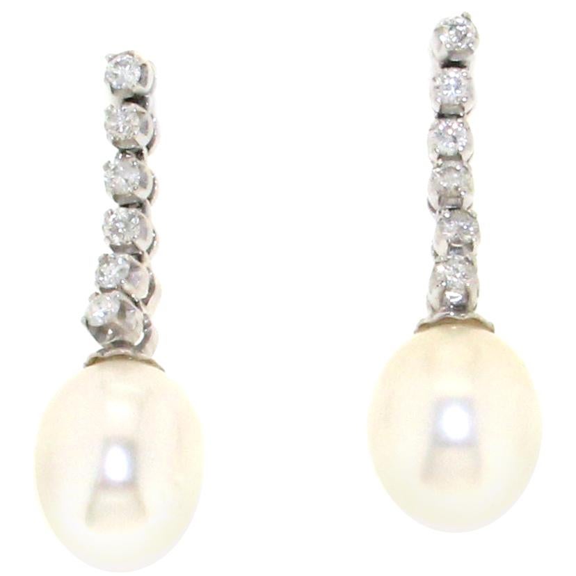 Boucles d'oreilles pendantes artisanales en or blanc 18 carats avec perles d'Australie et diamants