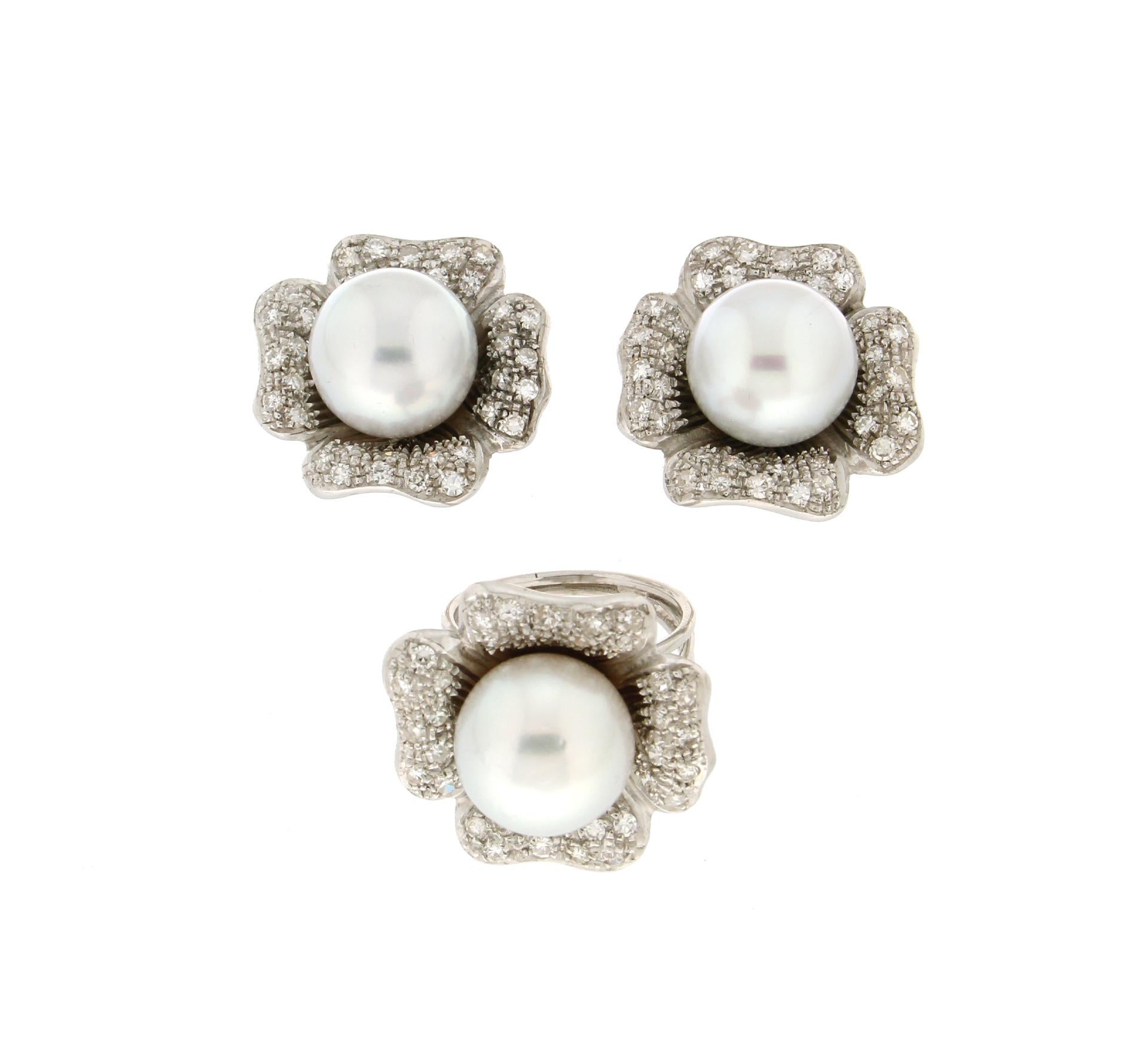 Handcraft Australian Pearls 18 Karat White Gold Diamonds Stud Earrings In New Condition For Sale In Marcianise, IT