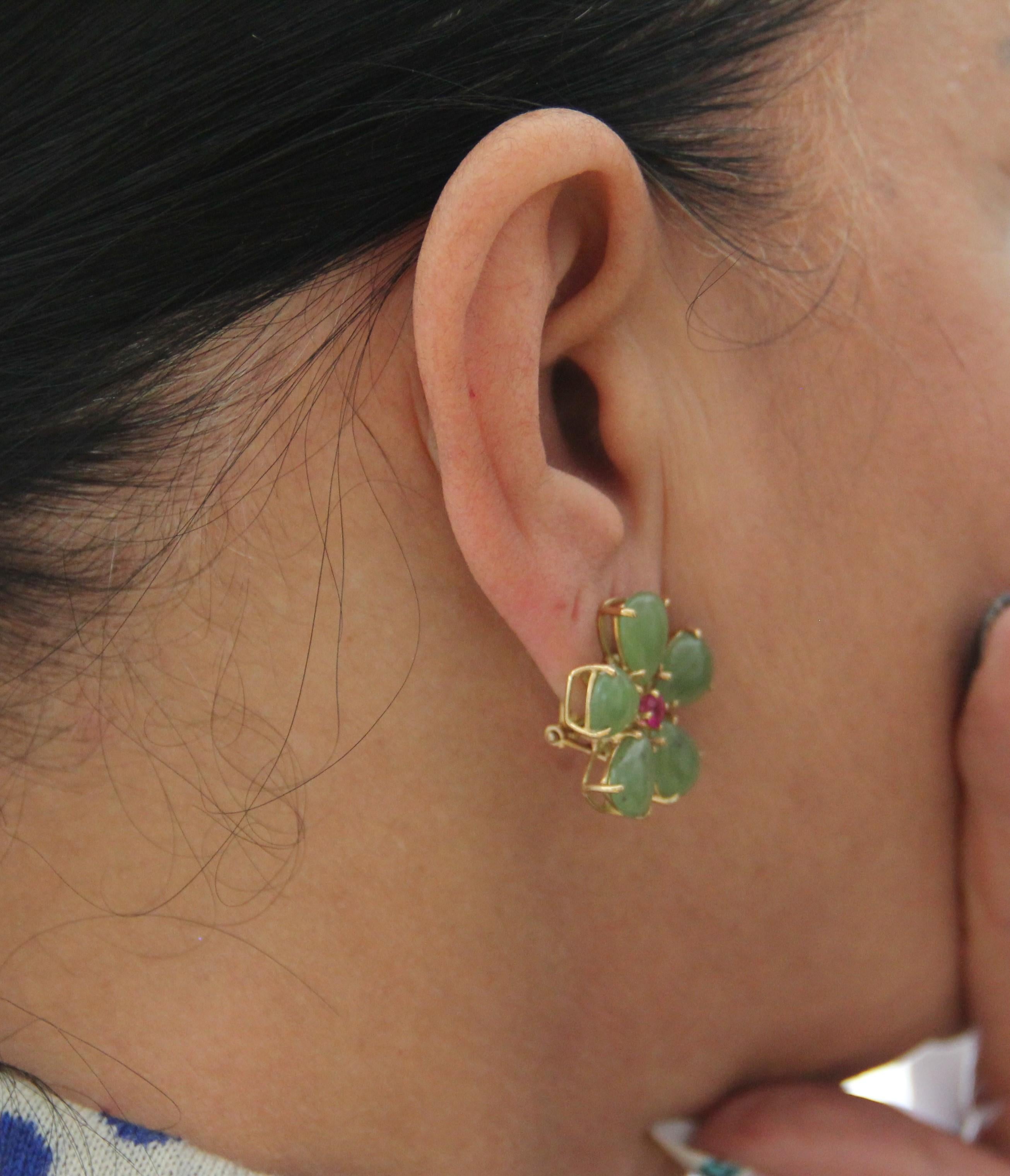 Handcraft Jade 18 Karat Yellow Gold Ruby Stud Earrings 1