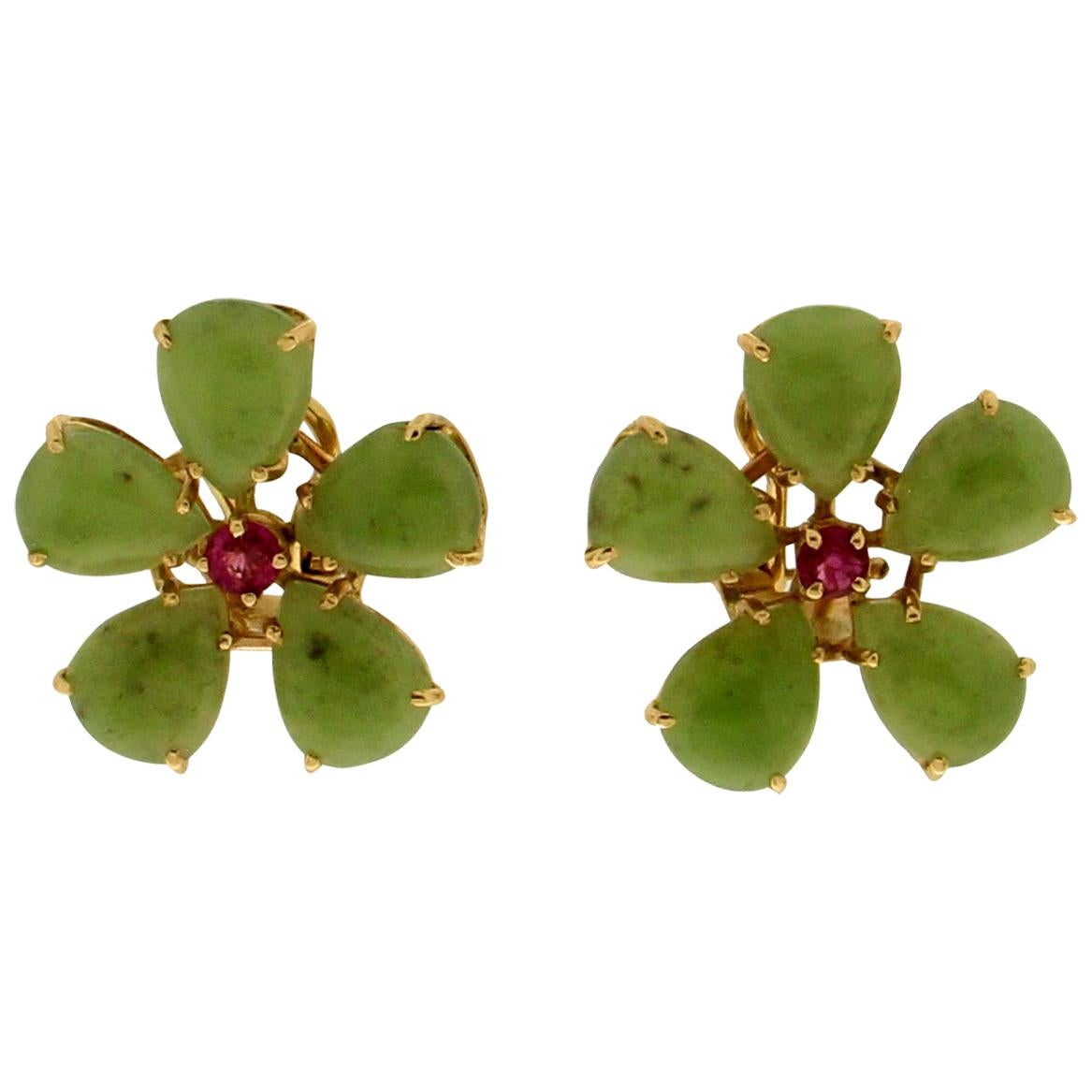 Handcraft Jade 18 Karat Yellow Gold Ruby Stud Earrings