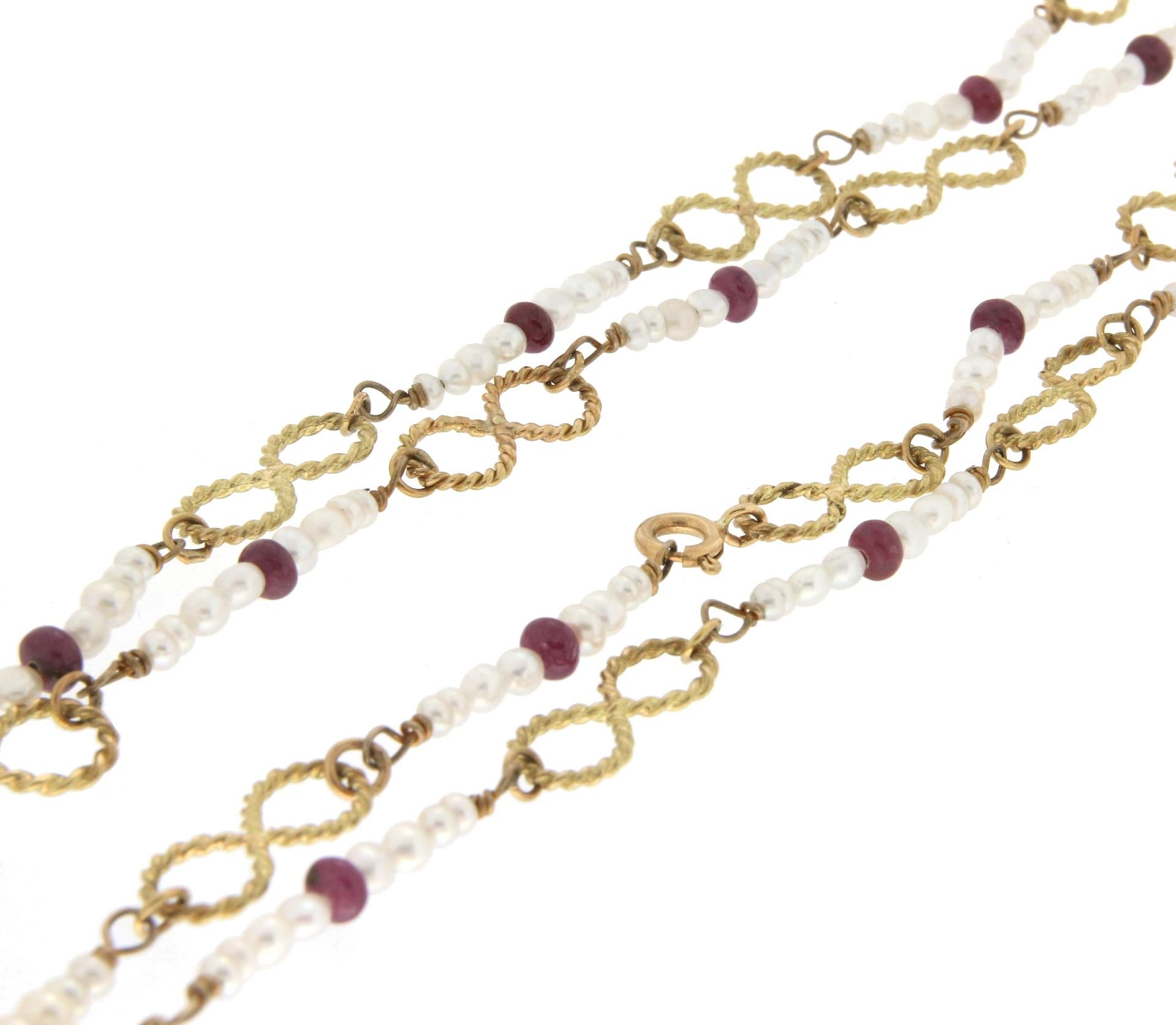 Taille mixte Chaîne collier en or jaune 18 carats avec perles et rubis, fabrication artisanale en vente