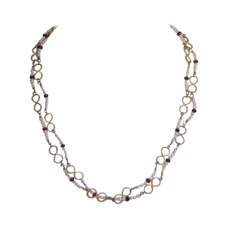 Chaîne collier en or jaune 18 carats avec perles et rubis, fabrication artisanale en vente