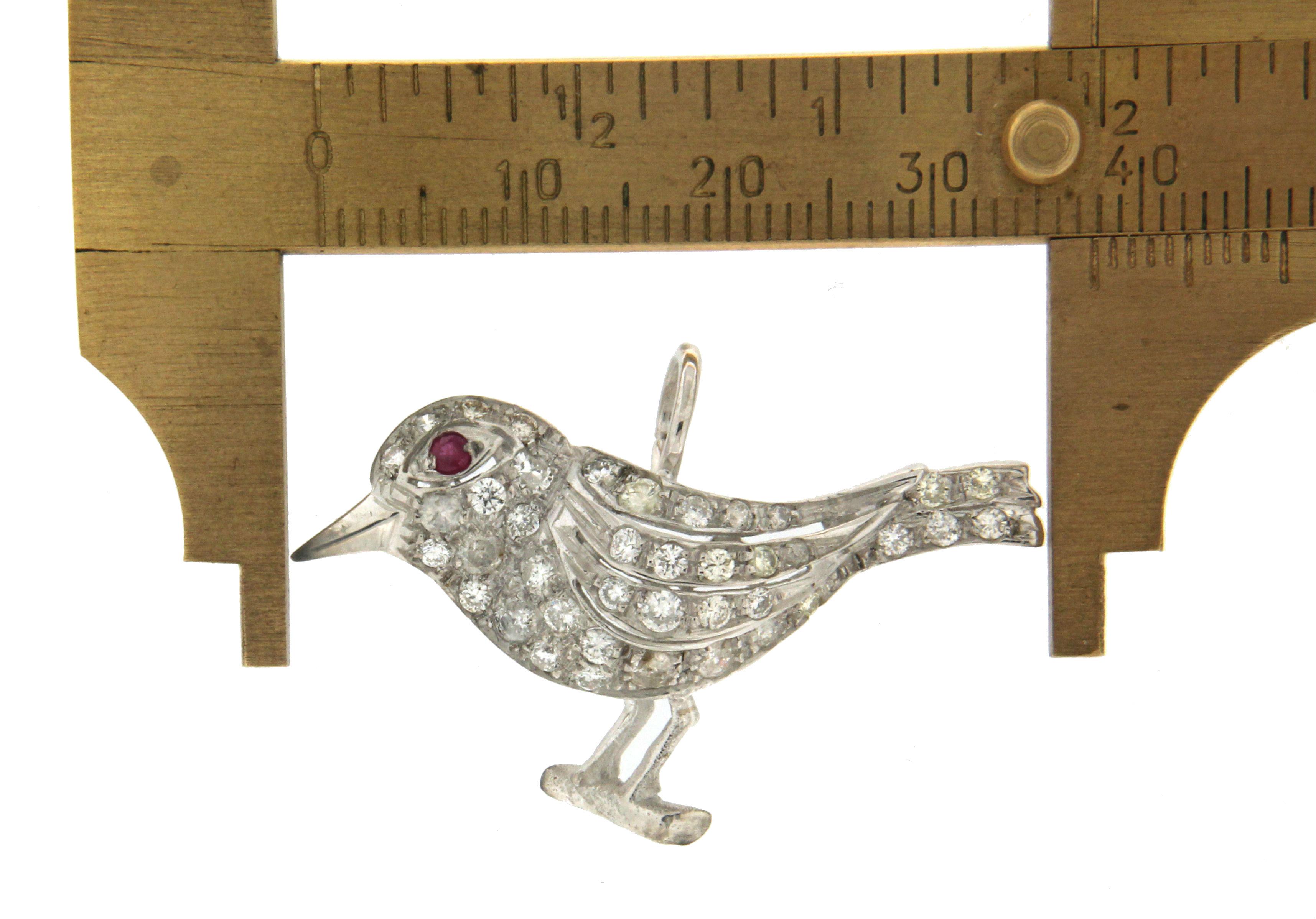 Handcraft Bird 18 Karat White Gold Diamonds Ruby Pendant Necklace In New Condition For Sale In Marcianise, IT