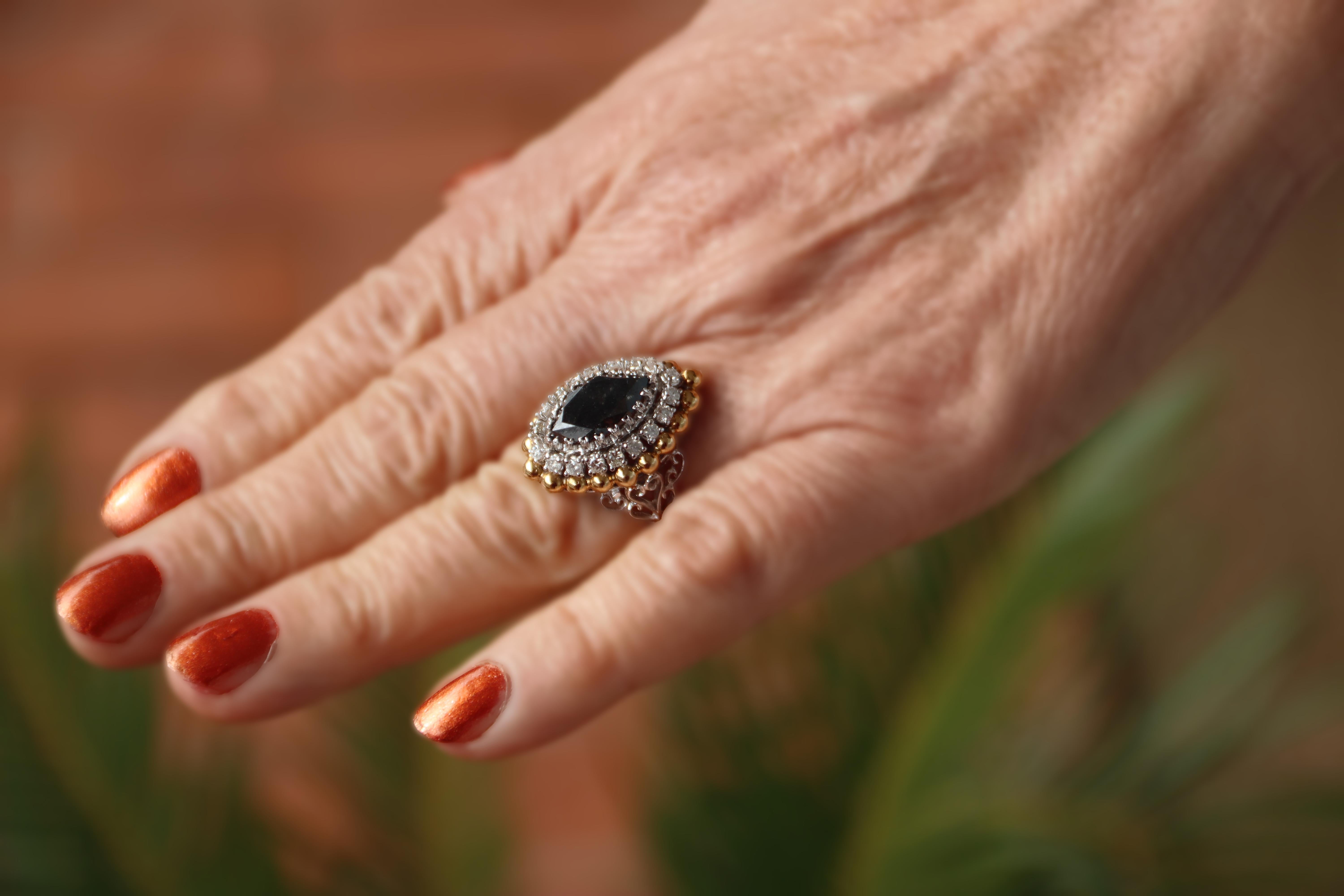 Handcraft Black Diamond 18 Karat White and Yellow Gold Diamonds Cocktail Ring For Sale 4