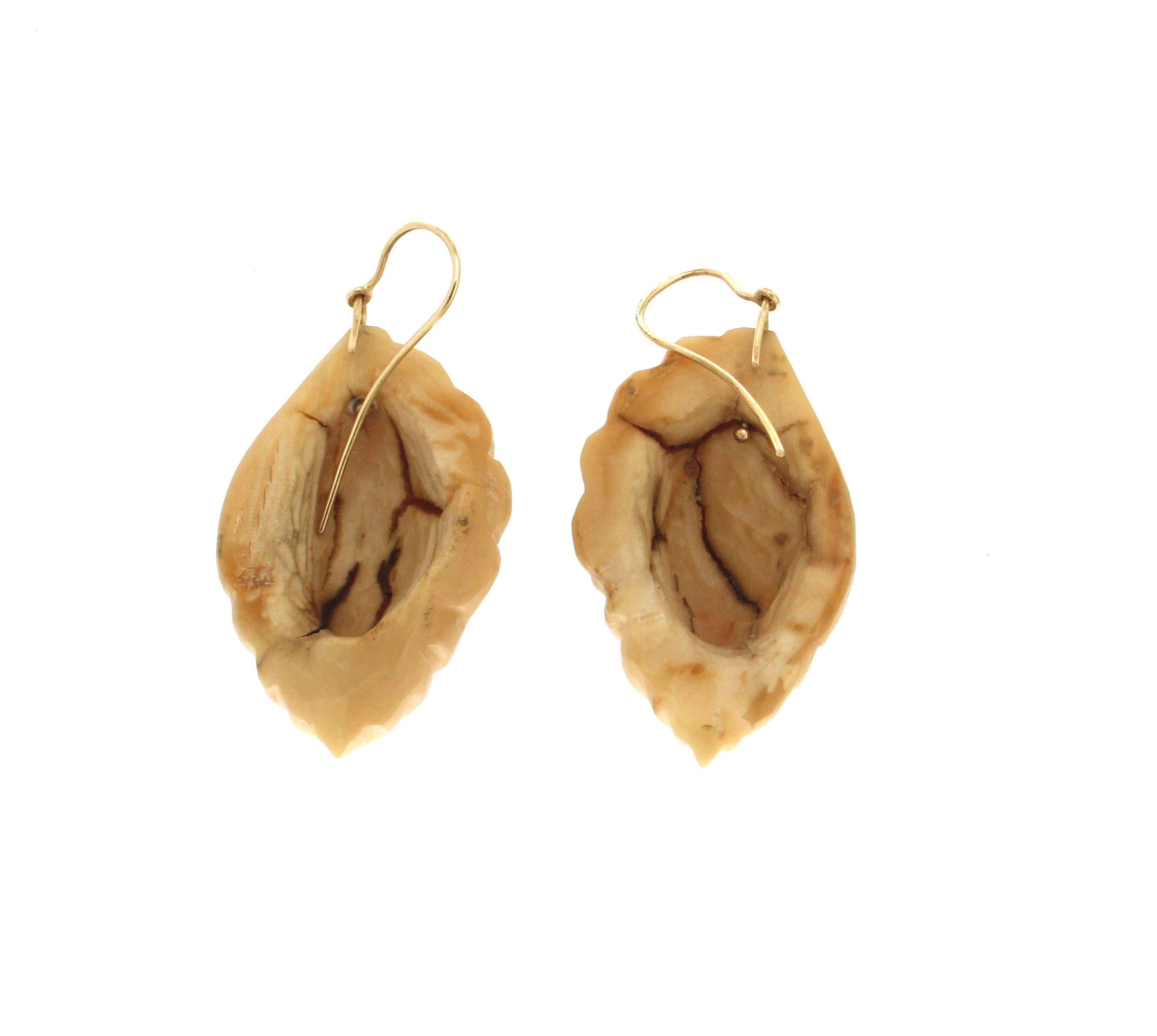 Handcraft Bone Seashell 18 Karat Yellow Gold Drop Earrings In New Condition For Sale In Marcianise, IT