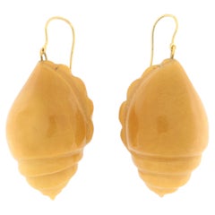 Vintage 18k Yellow Gold & Carved Galalith Seashell Pompeian Wire Drop Earrings