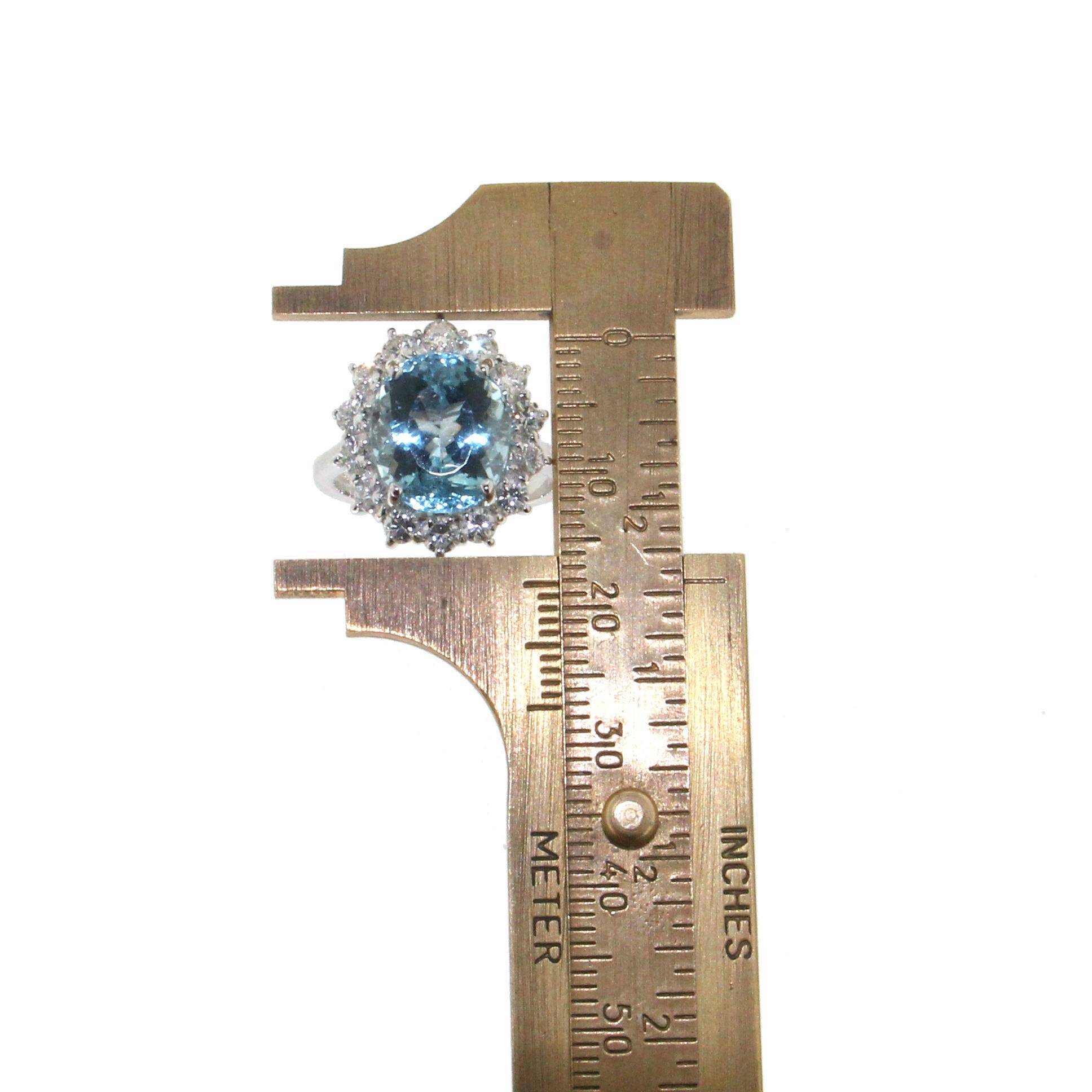 Anello da cocktail artigianale con acquamarina brasiliana e diamanti in oro bianco 18 carati in vendita 1