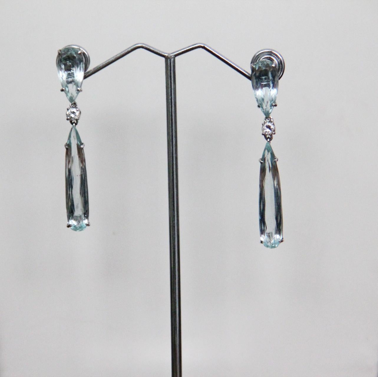 Handcraft Brazilian Aquamarine 18 Karat White Gold Diamonds Drop Earrings In New Condition For Sale In Marcianise, IT