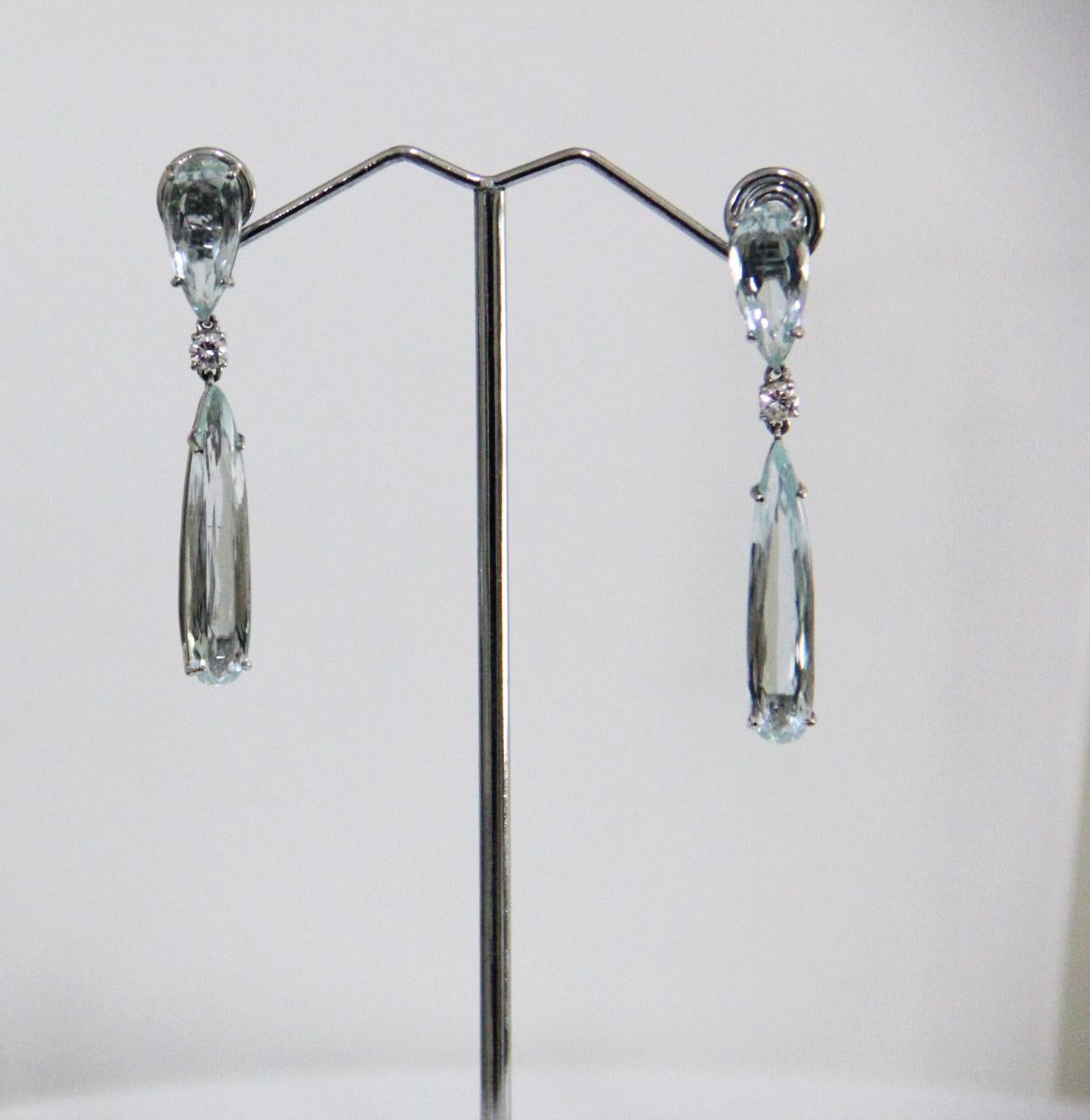 Handcraft Brazilian Aquamarine 18 Karat White Gold Diamonds Drop Earrings For Sale 1