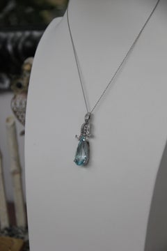 Handcraft Brazilian Aquamarine 18 Karat White Gold Diamonds Pendant Necklace