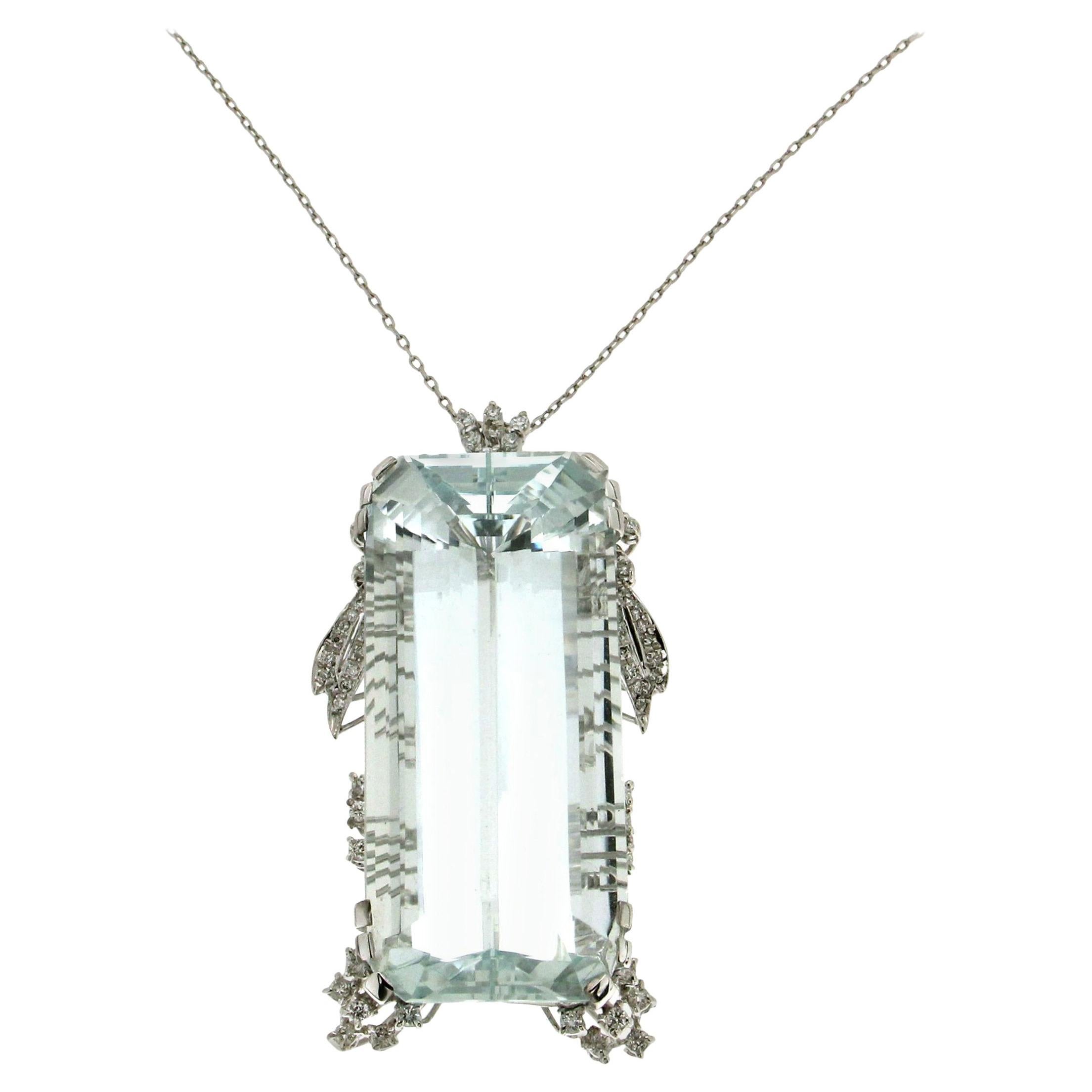 Collier pendentif artisanal en or blanc 18 carats avec aigue-marine du Brésil et diamants