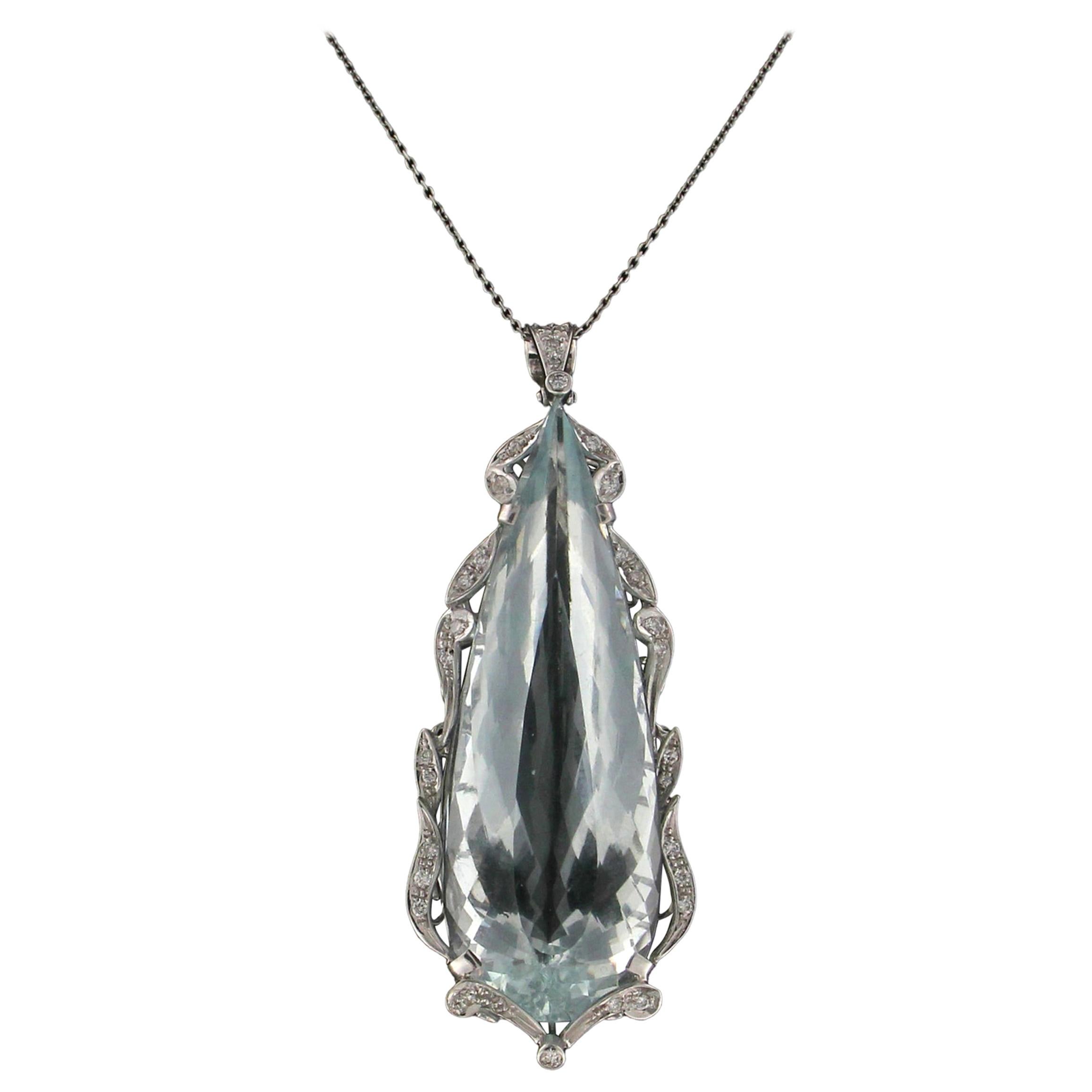 Collana con ciondolo in oro bianco 18 carati e diamanti con acquamarina brasiliana realizzata a mano