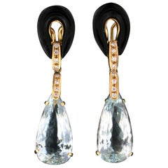 Pendants d'oreilles artisanaux en aigue-marine du Brésil, or jaune 18 carats, onyx et diamants